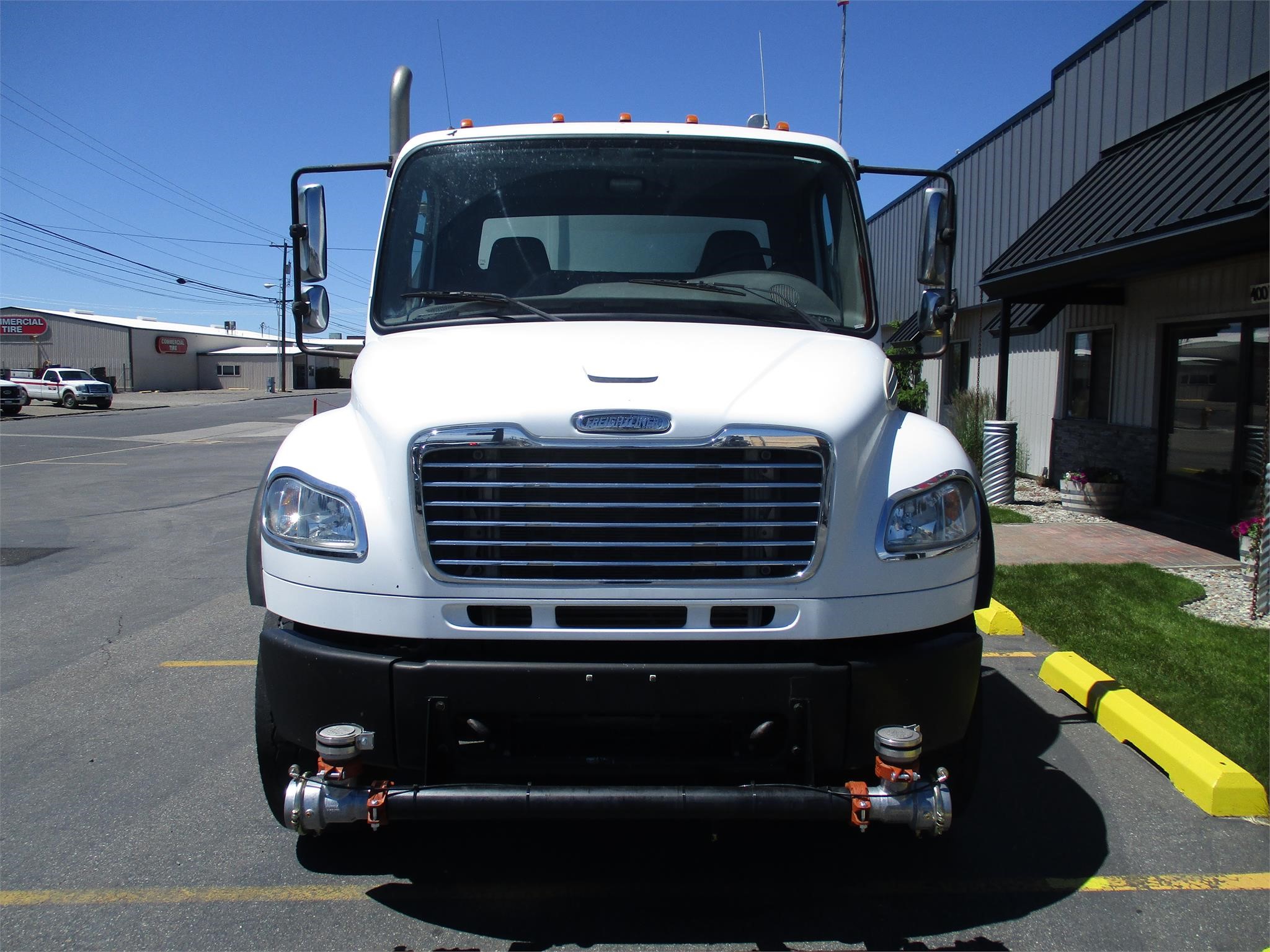 2011 FREIGHTLINER BUSINESS CLASS M2 106 - image 5 of 6