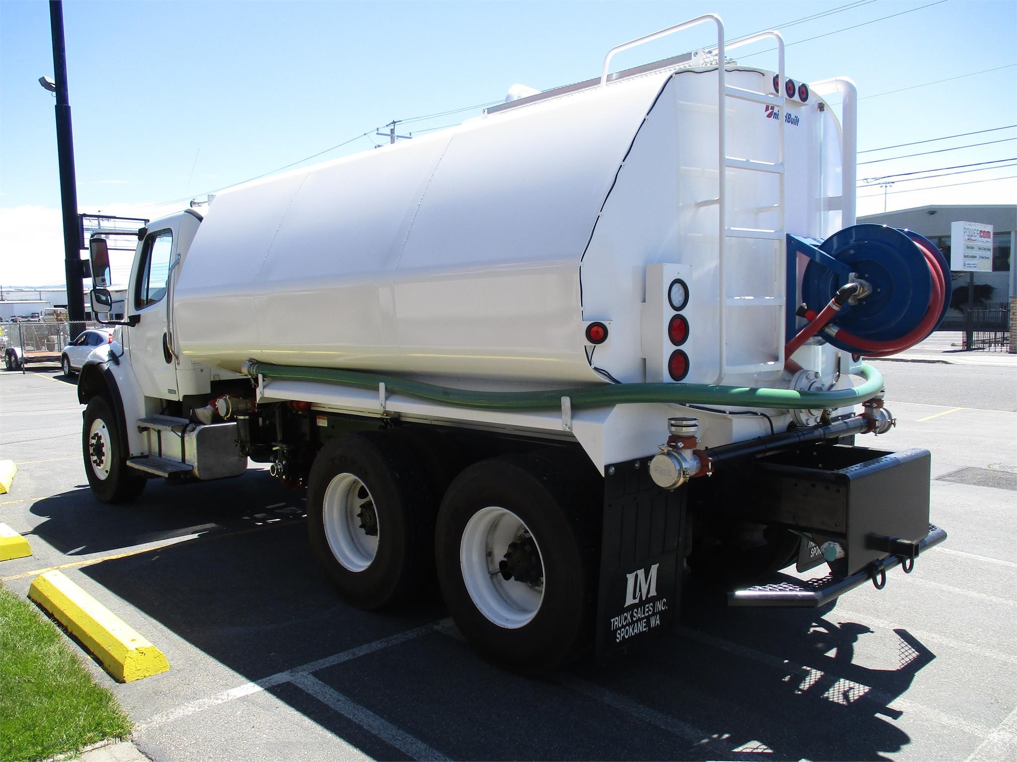 2011 FREIGHTLINER BUSINESS CLASS M2 106 - image 4 of 6