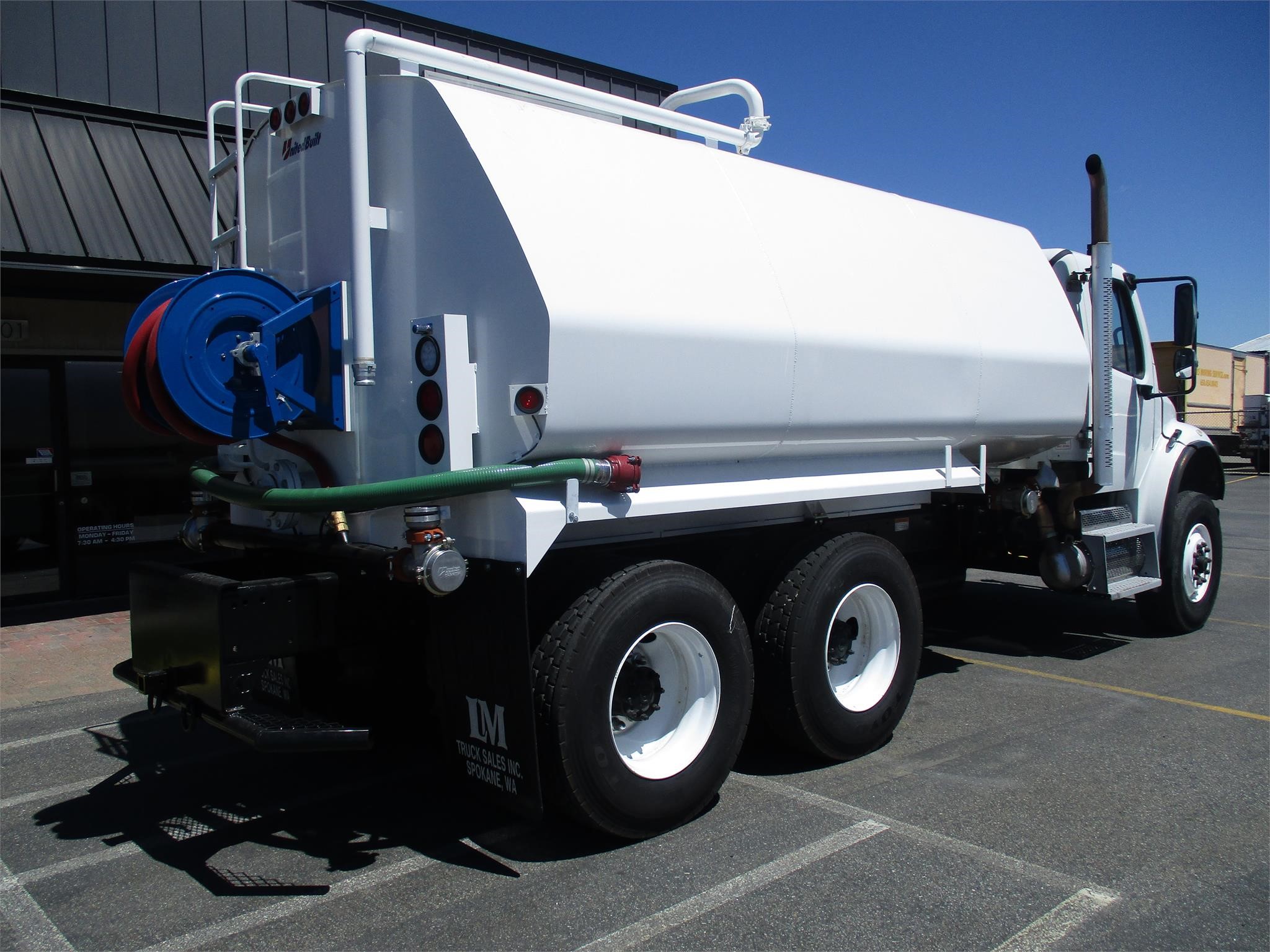 2011 FREIGHTLINER BUSINESS CLASS M2 106 - image 3 of 6
