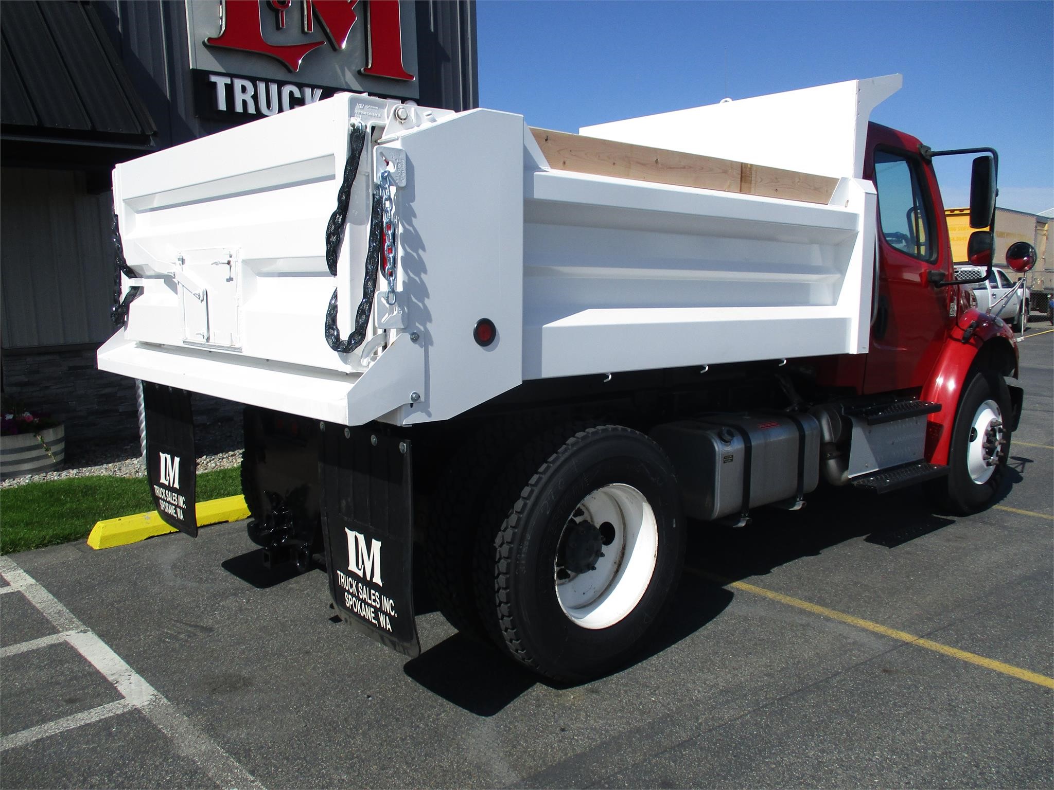 2016 FREIGHTLINER BUSINESS CLASS M2 106 - image 3 of 6
