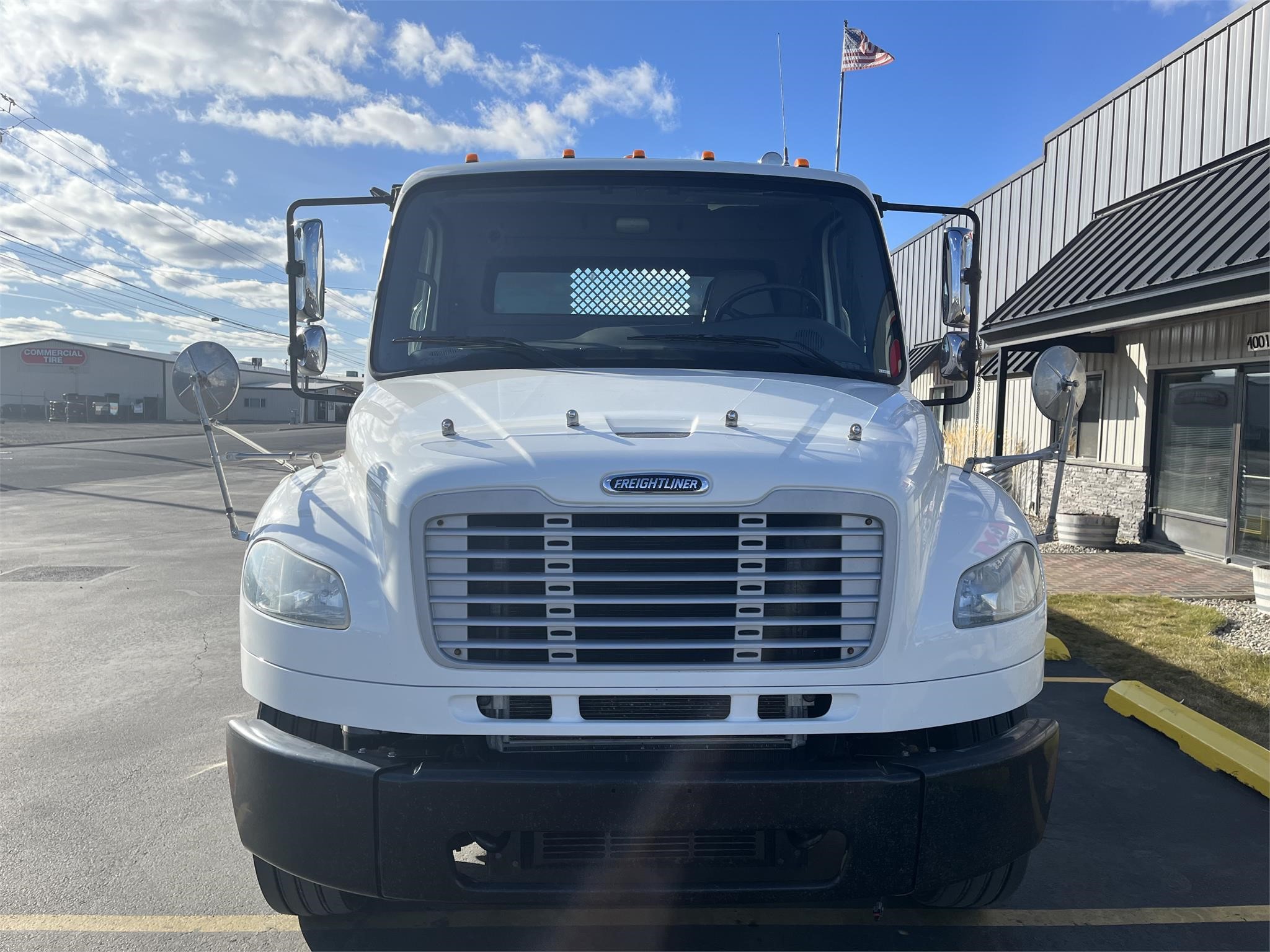 2013 FREIGHTLINER BUSINESS CLASS M2 106 - image 2 of 6
