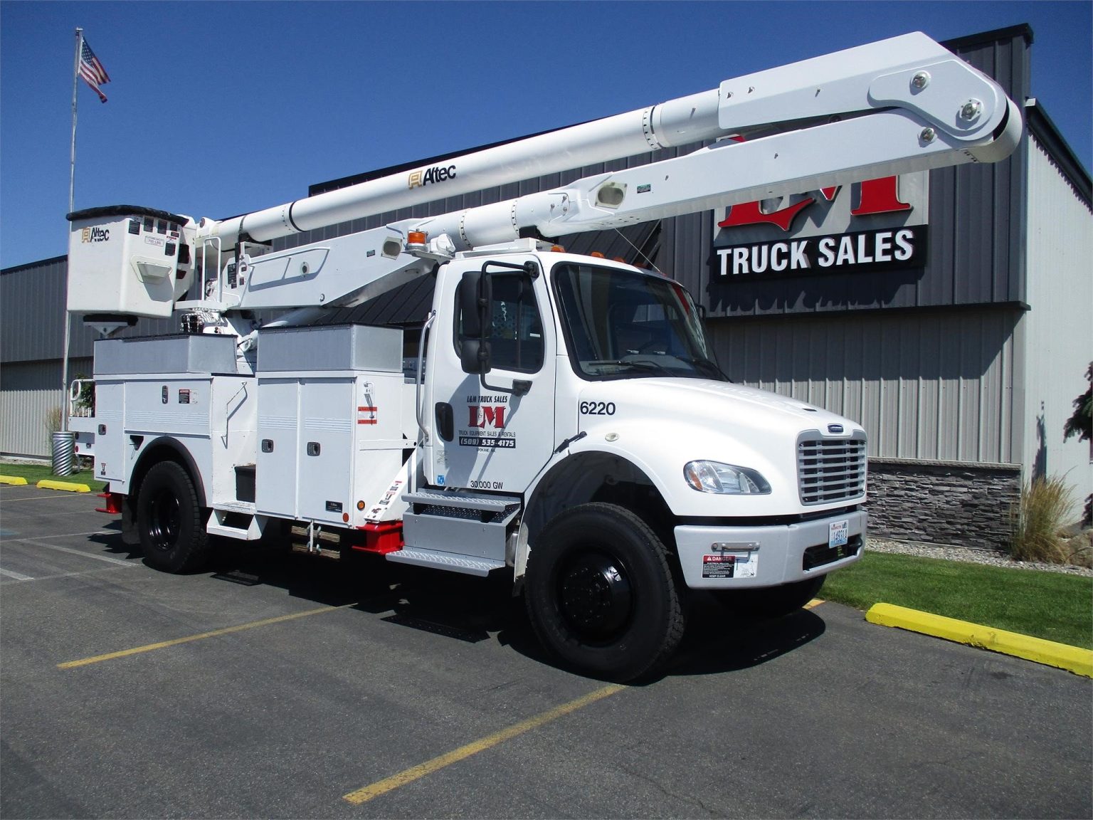 2013 ALTEC AA755 L&M Truck Sales Specialized Work Trucks & Cranes