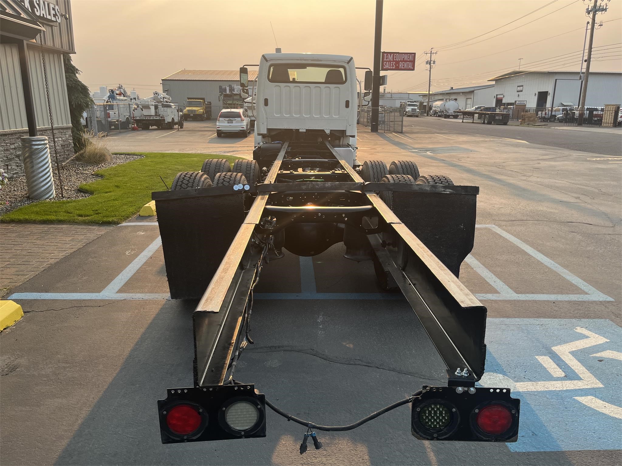2015 FREIGHTLINER BUSINESS CLASS M2 106 - image 6 of 6
