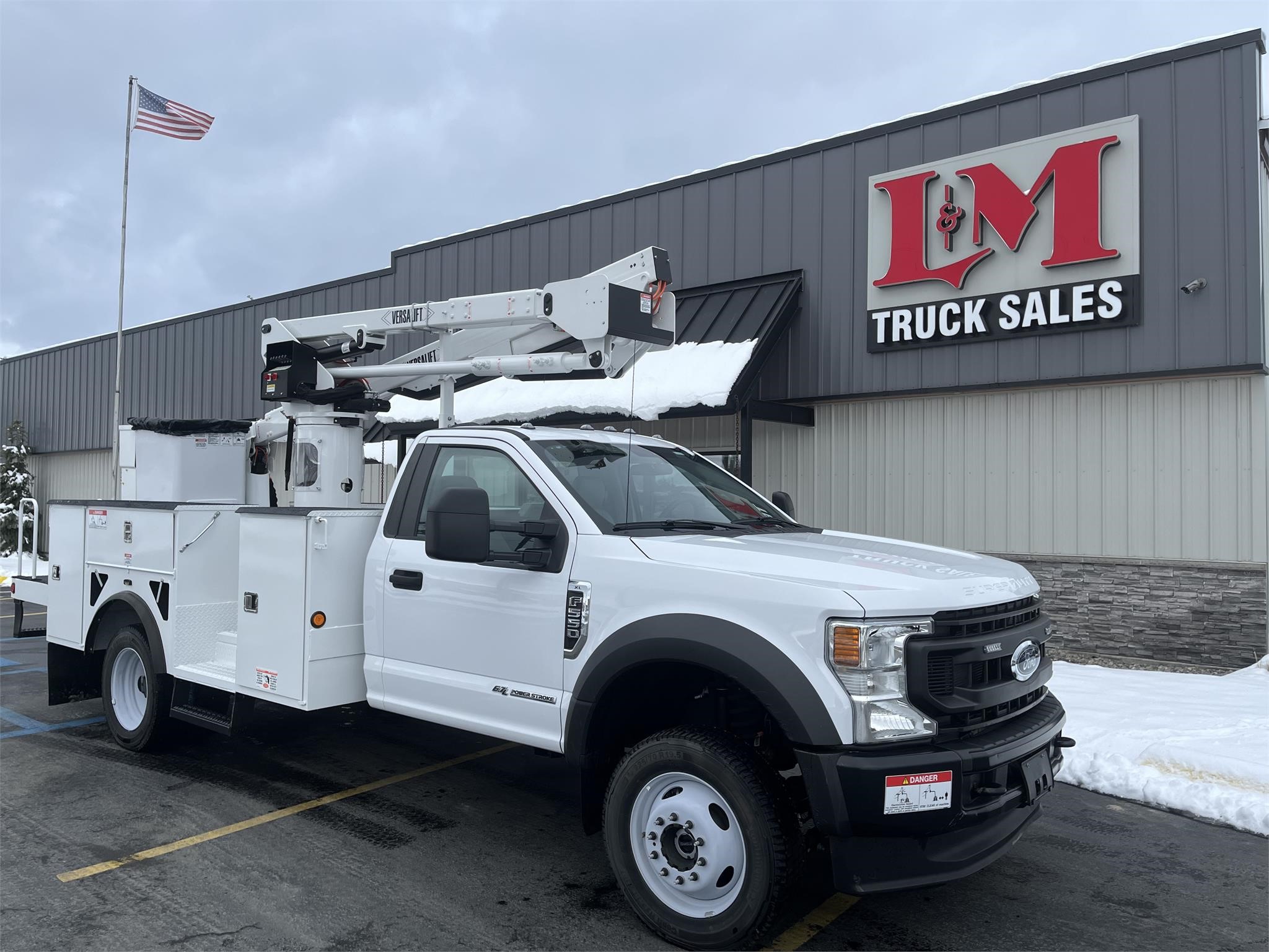 2021 VERSALIFT SST40EIH - image 1 of 6