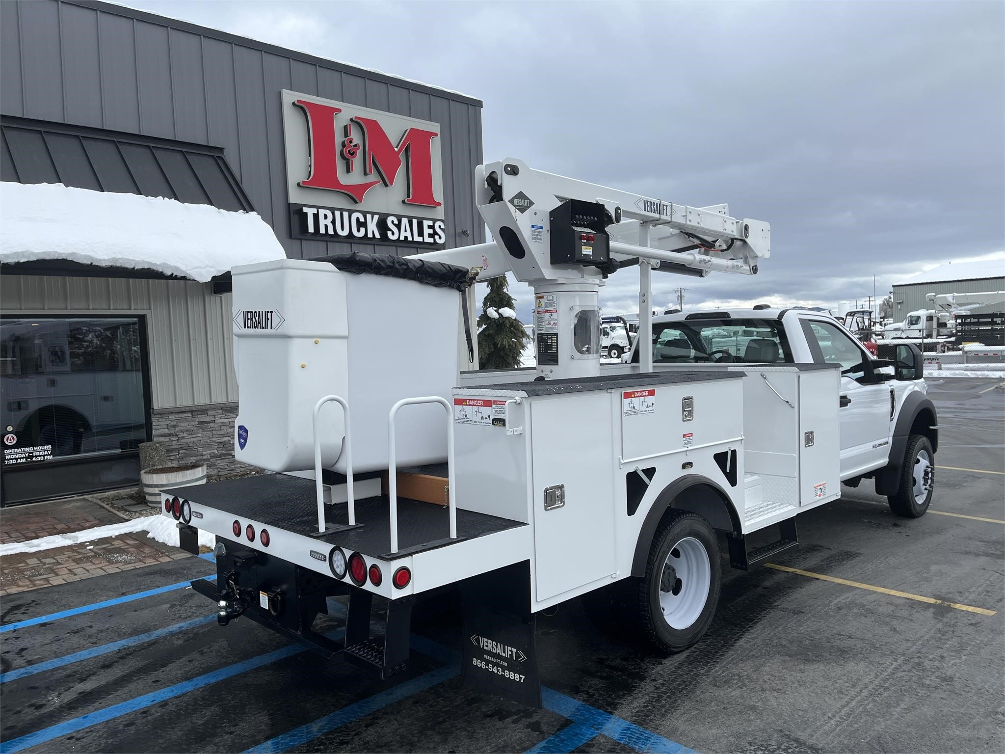 2021 VERSALIFT SST40EIH - image 6 of 6