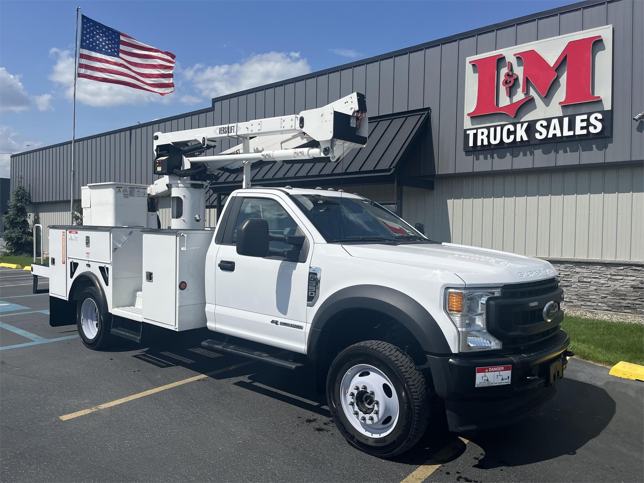 2021 VERSALIFT SST40EIH - image 1 of 6