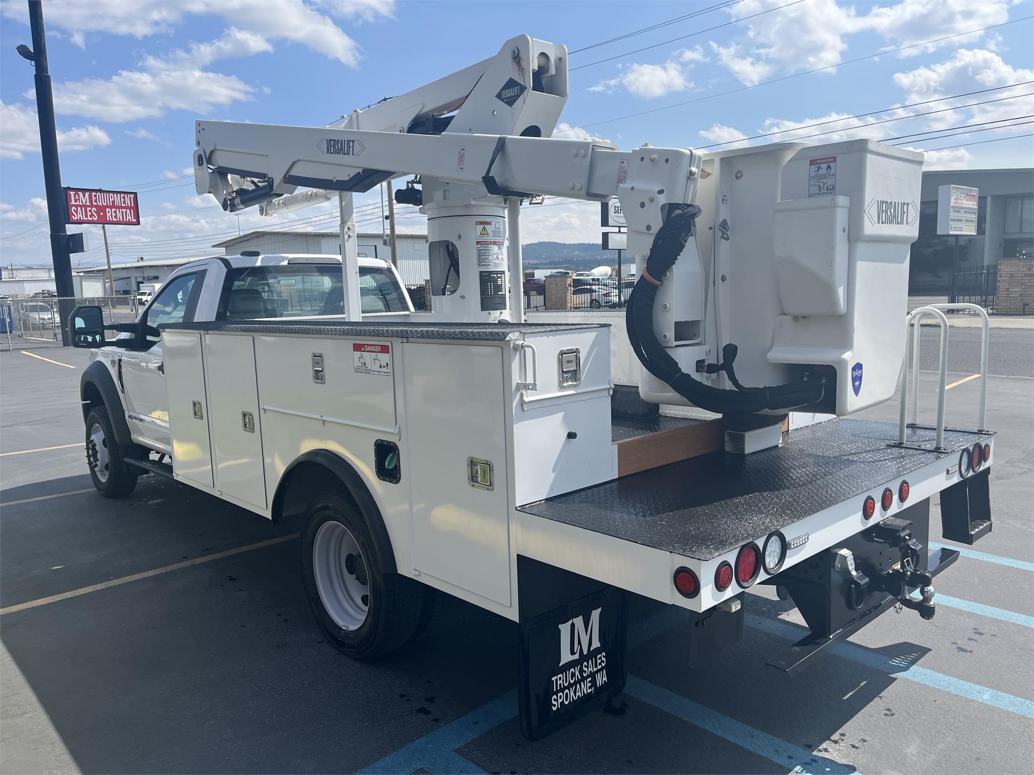 2021 VERSALIFT SST40EIH - image 4 of 6