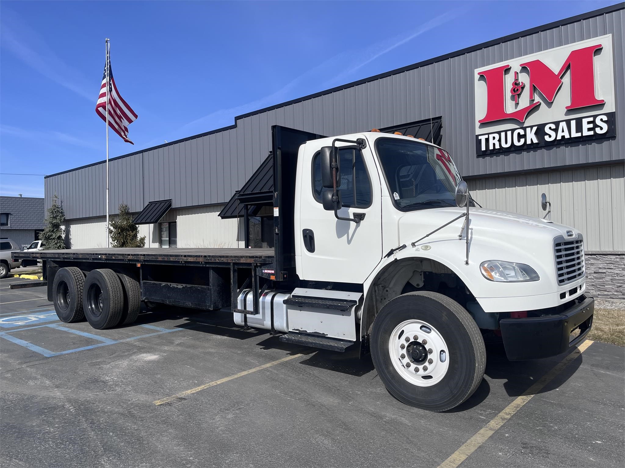 2017 FREIGHTLINER BUSINESS CLASS M2 106 - image 1 of 6