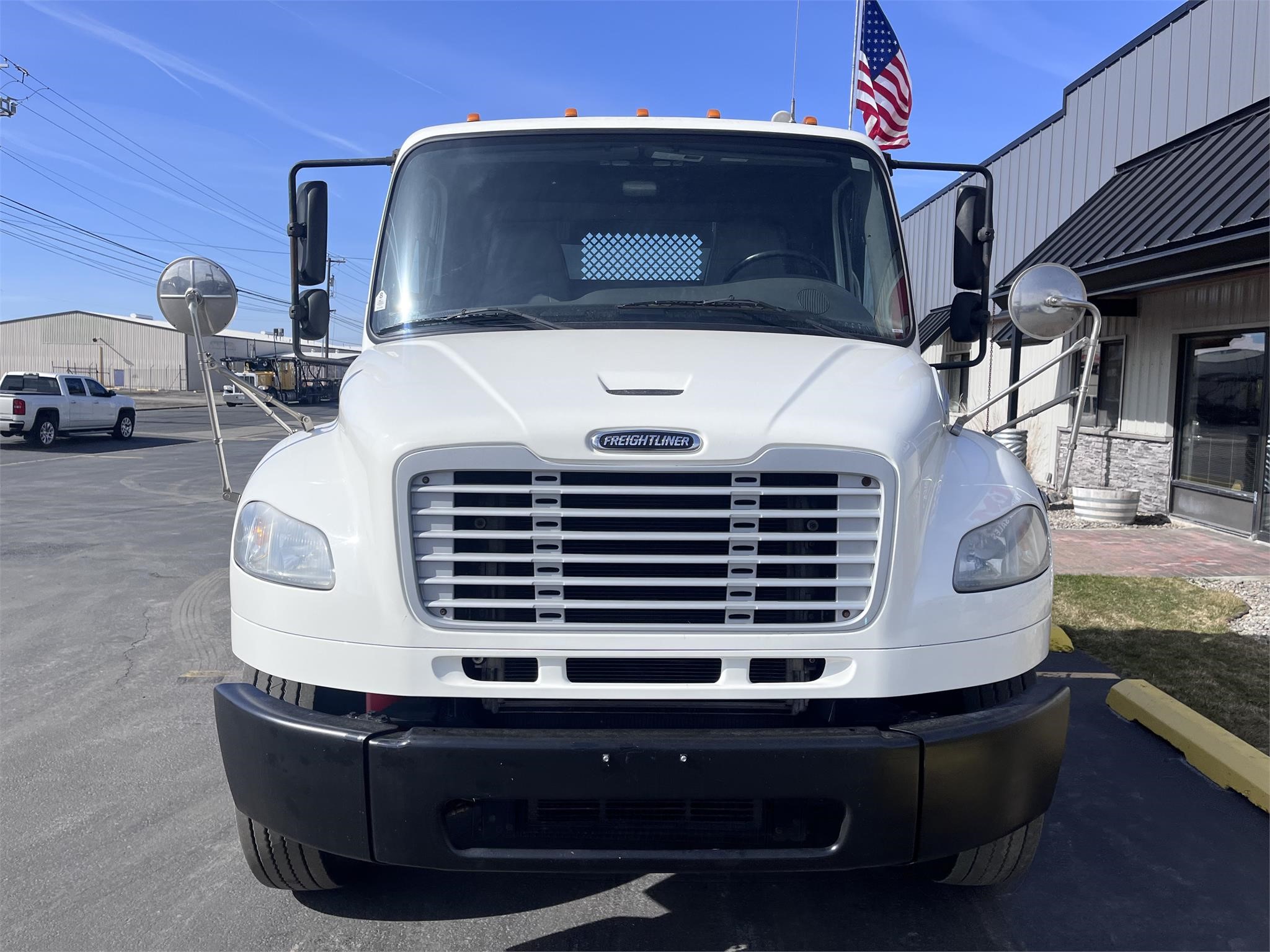 2017 FREIGHTLINER BUSINESS CLASS M2 106 - image 2 of 6