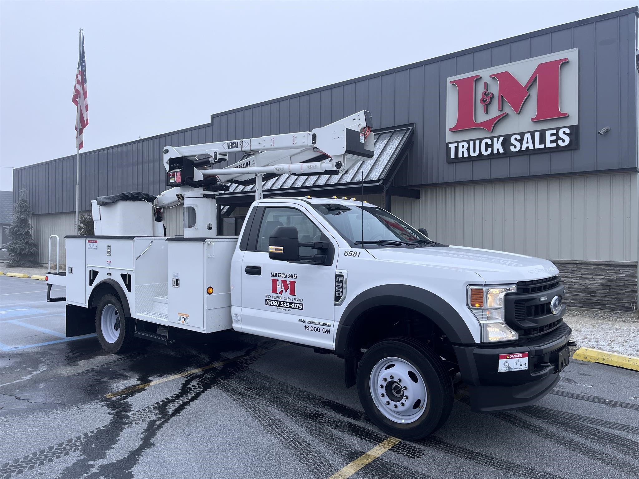 2022 VERSALIFT SST40EIH - image 1 of 6