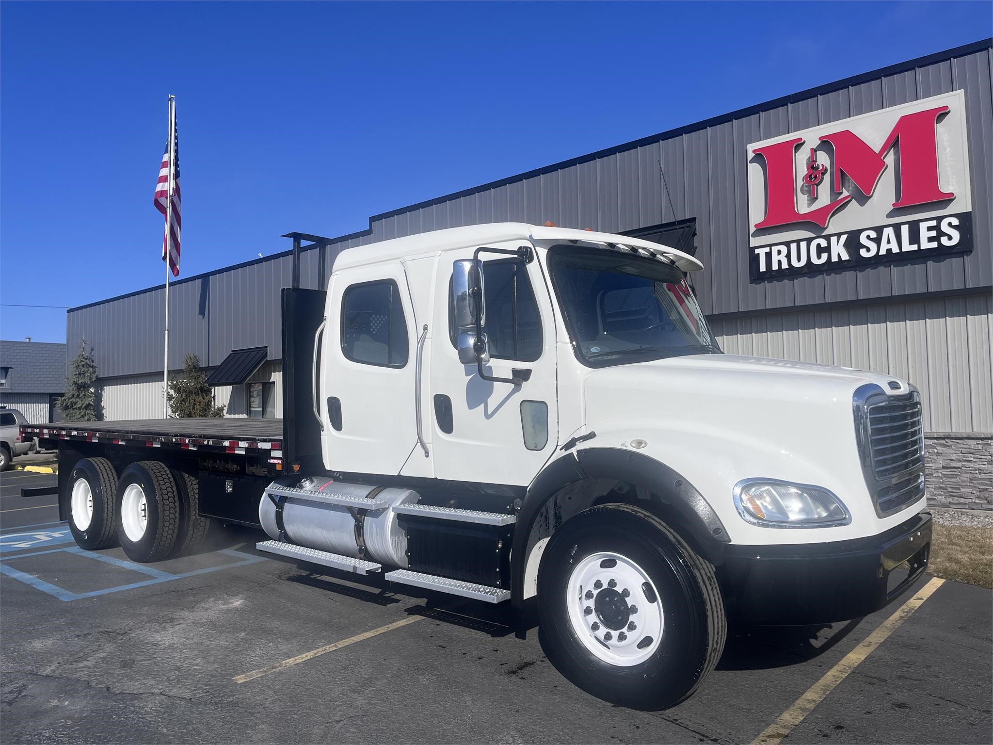 2016 FREIGHTLINER BUSINESS CLASS M2 112 - image 1 of 6