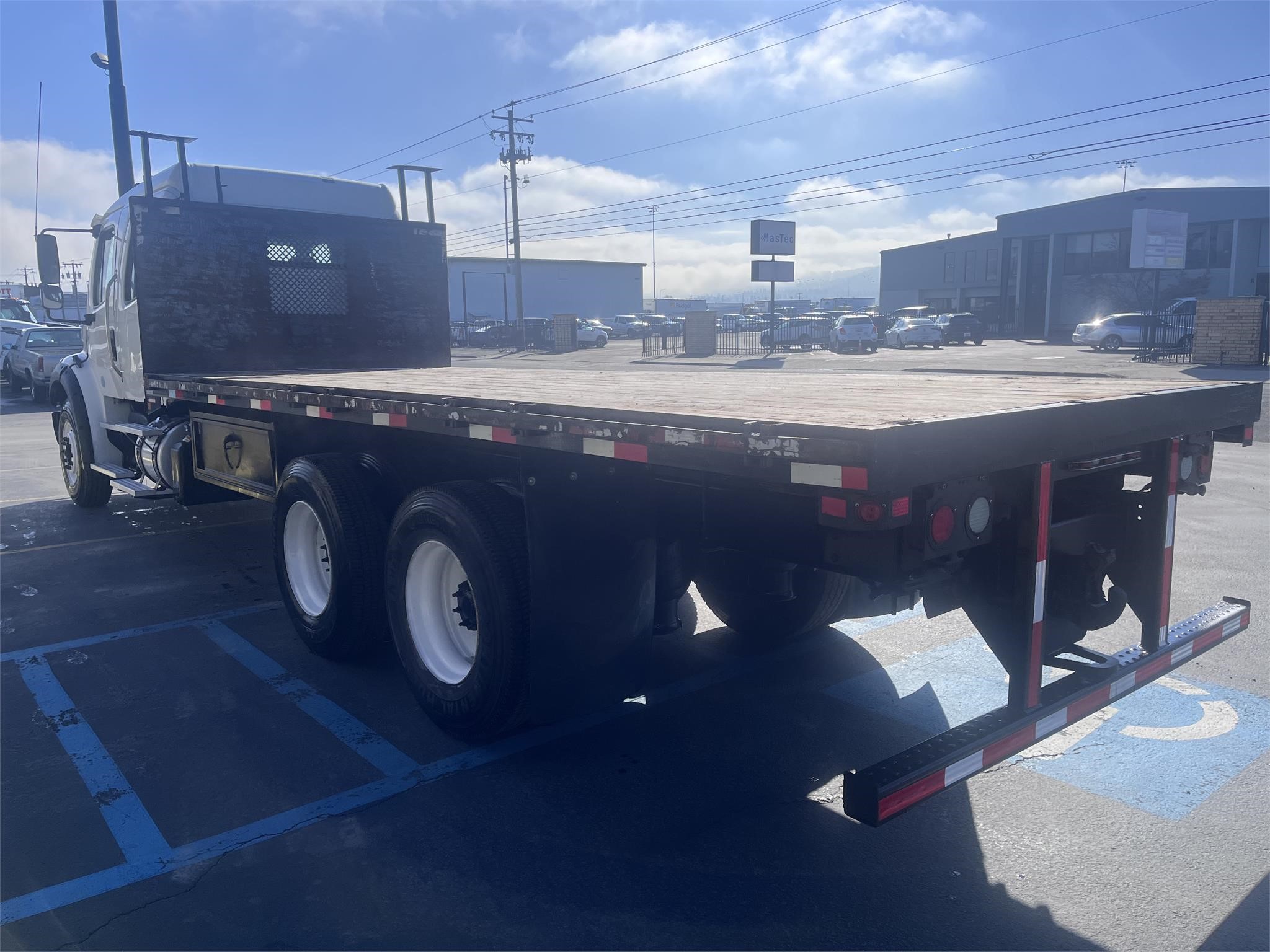 2016 FREIGHTLINER BUSINESS CLASS M2 112 - image 4 of 6