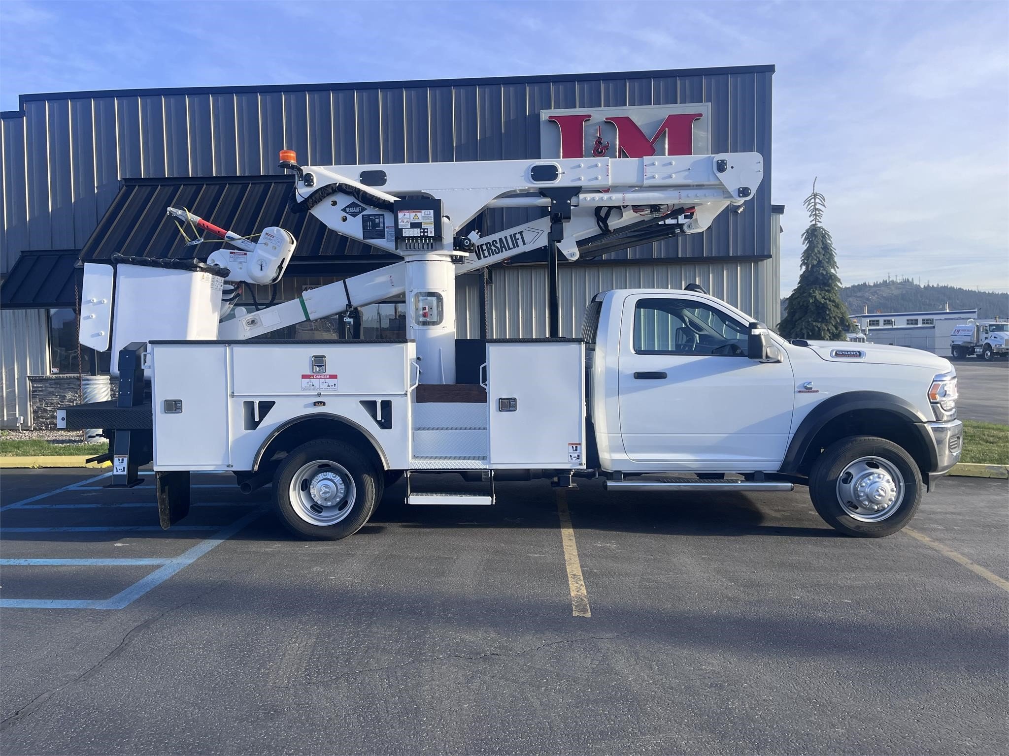 2024 VERSALIFT VST47I - image 2 of 6