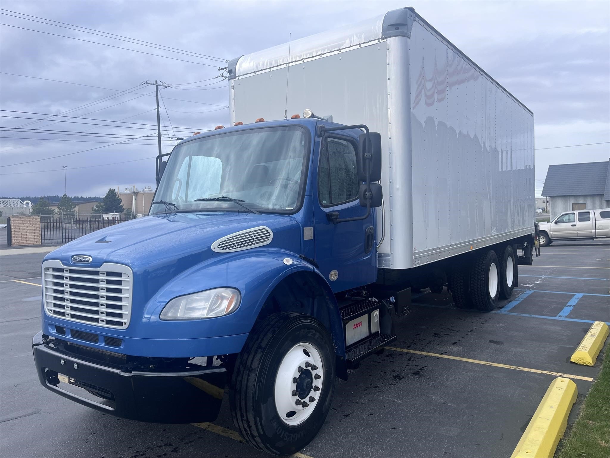 2018 FREIGHTLINER BUSINESS CLASS M2 106 - image 4 of 6