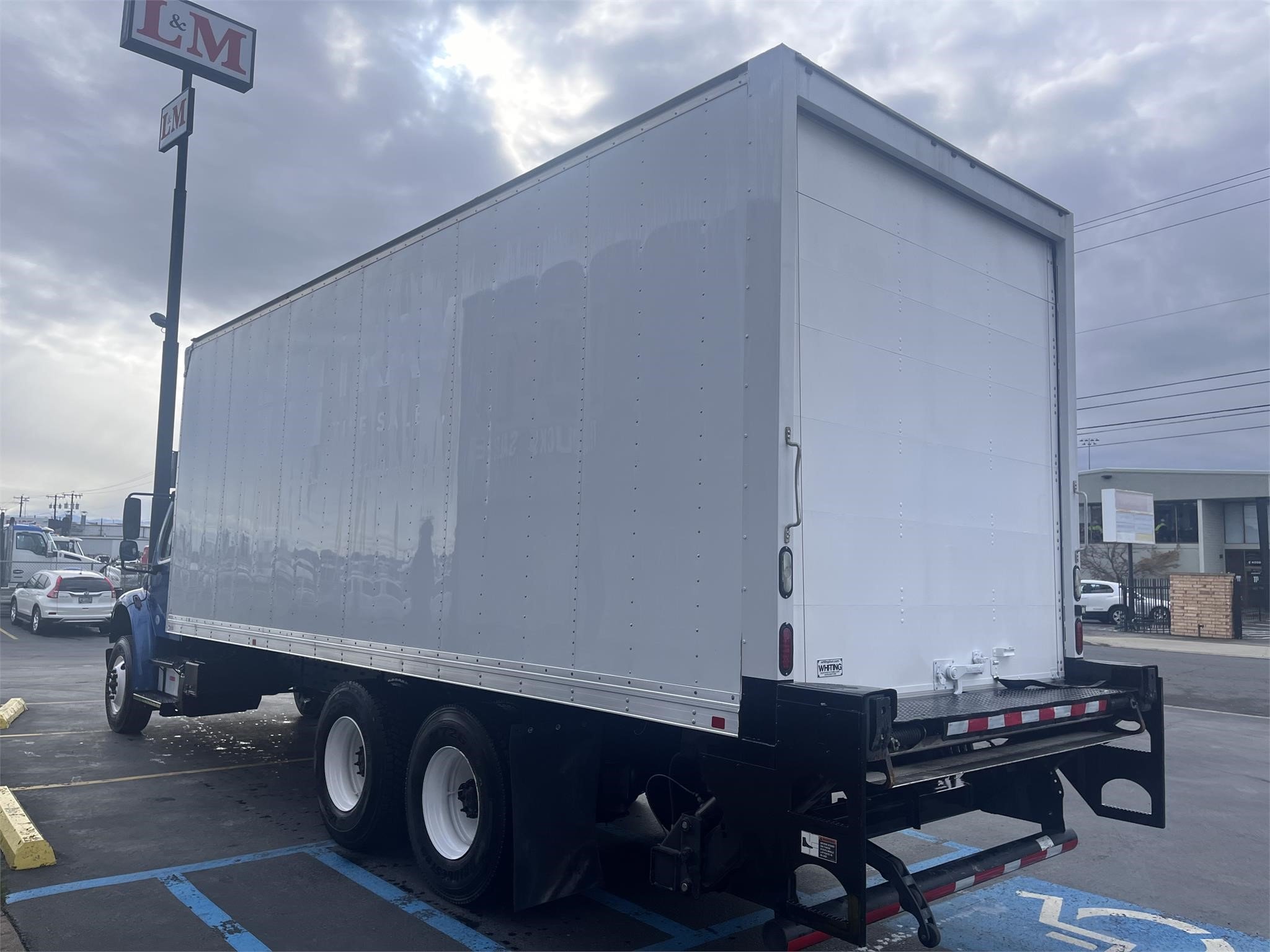 2018 FREIGHTLINER BUSINESS CLASS M2 106 - image 5 of 6