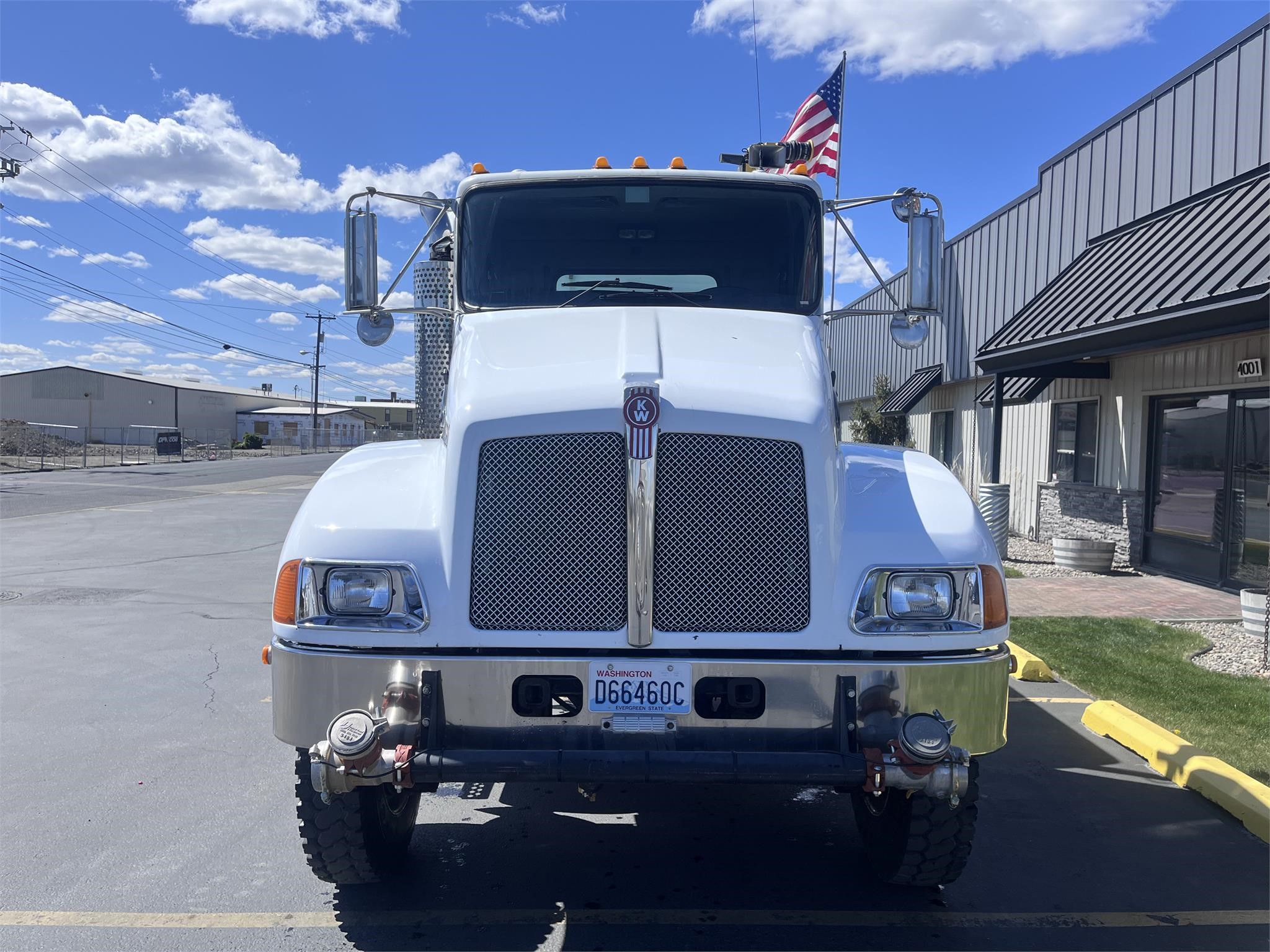 2005 KENWORTH T300 - image 2 of 6