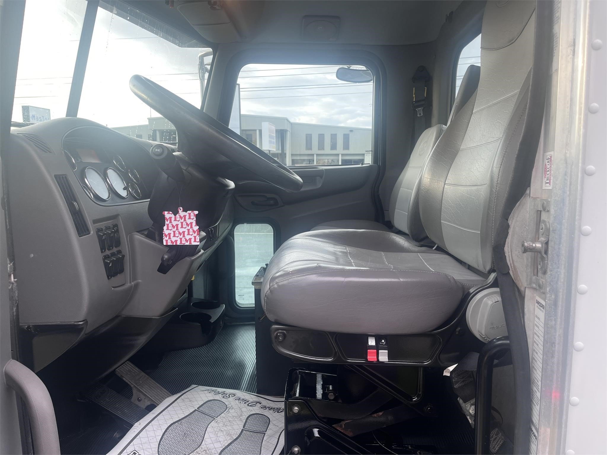 2013 PETERBILT 348 - image 5 of 5