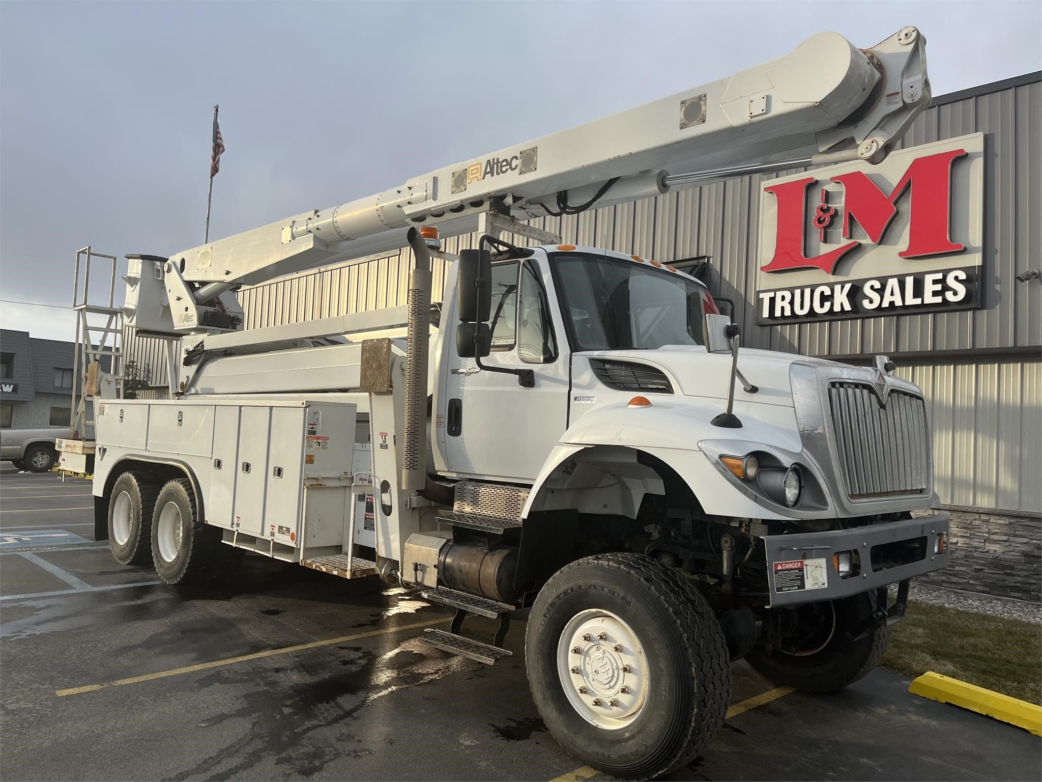 2012 ALTEC AM900-E100 - image 1 of 6
