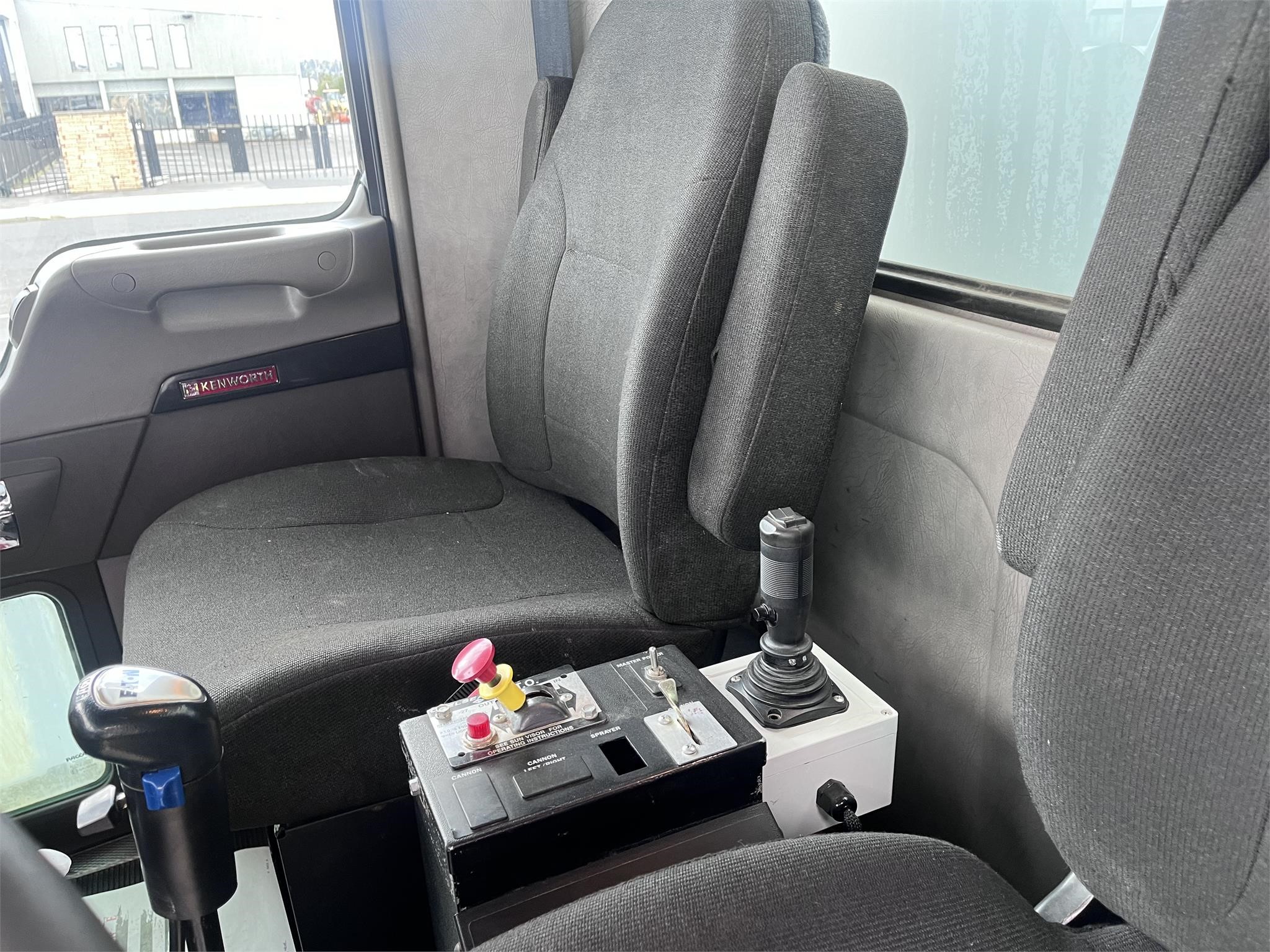 2012 KENWORTH T370 - image 6 of 6