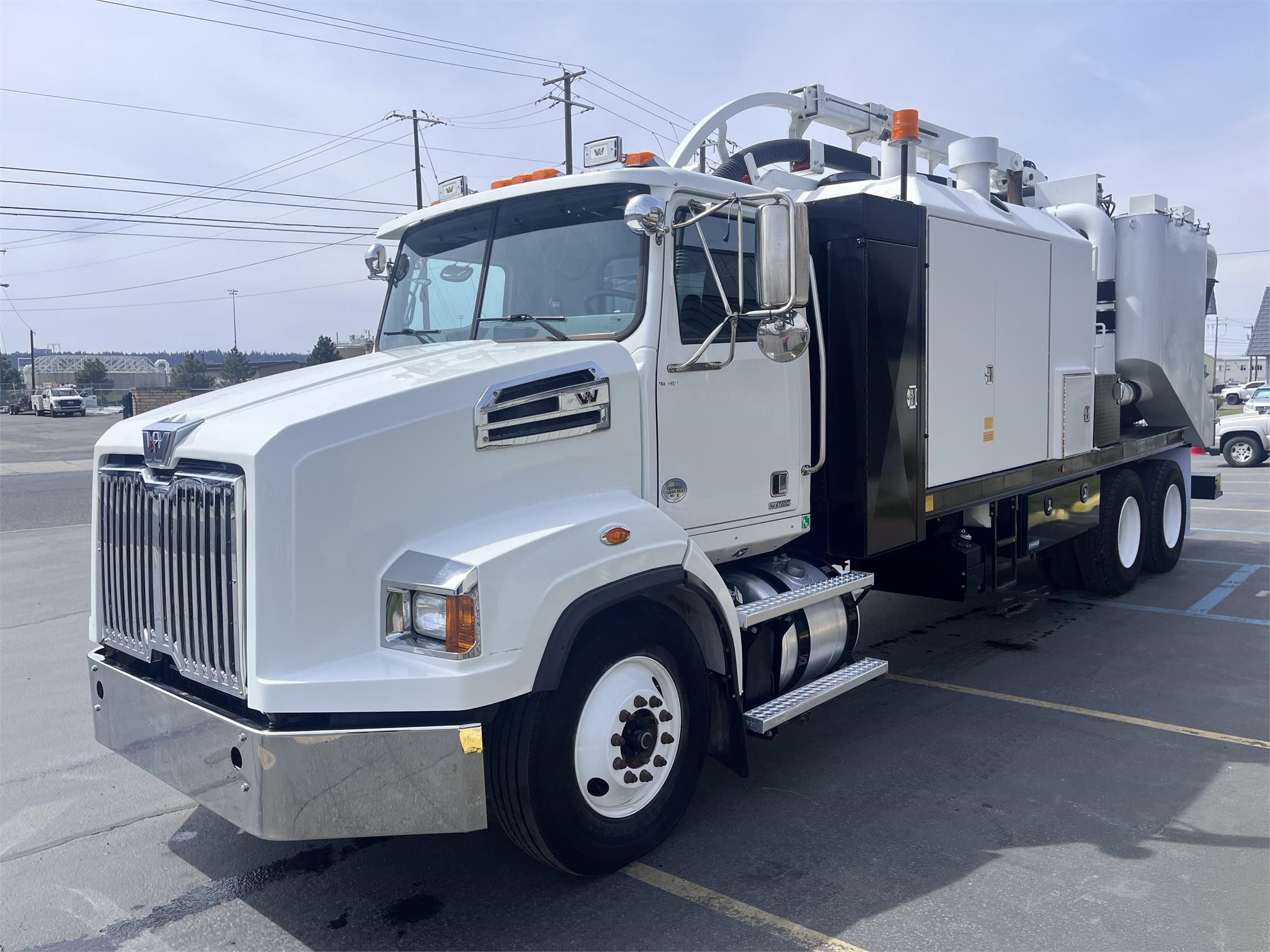 2019 WESTERN STAR 4700 - image 4 of 6