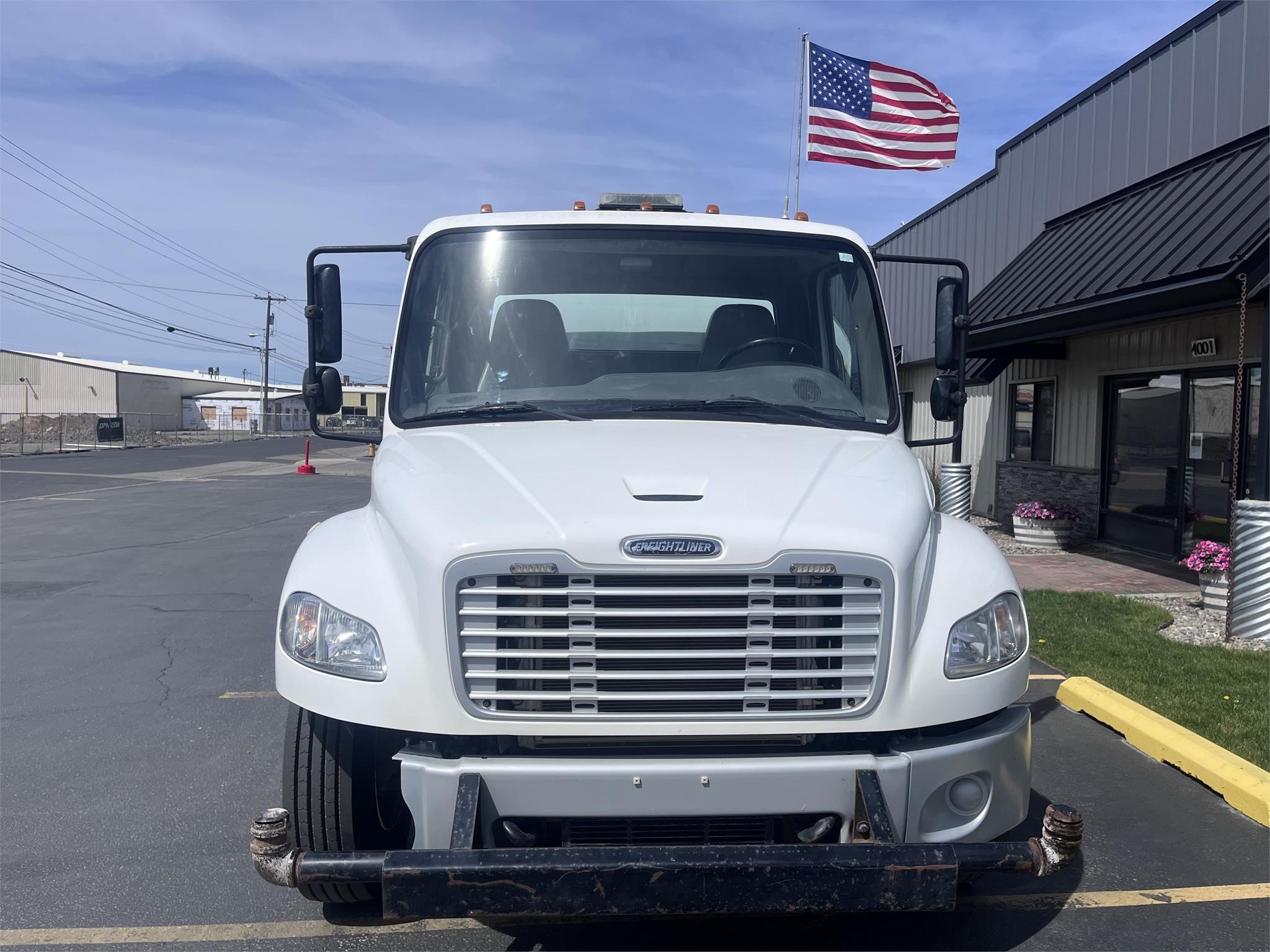 2019 FREIGHTLINER BUSINESS CLASS M2 106 - image 2 of 6