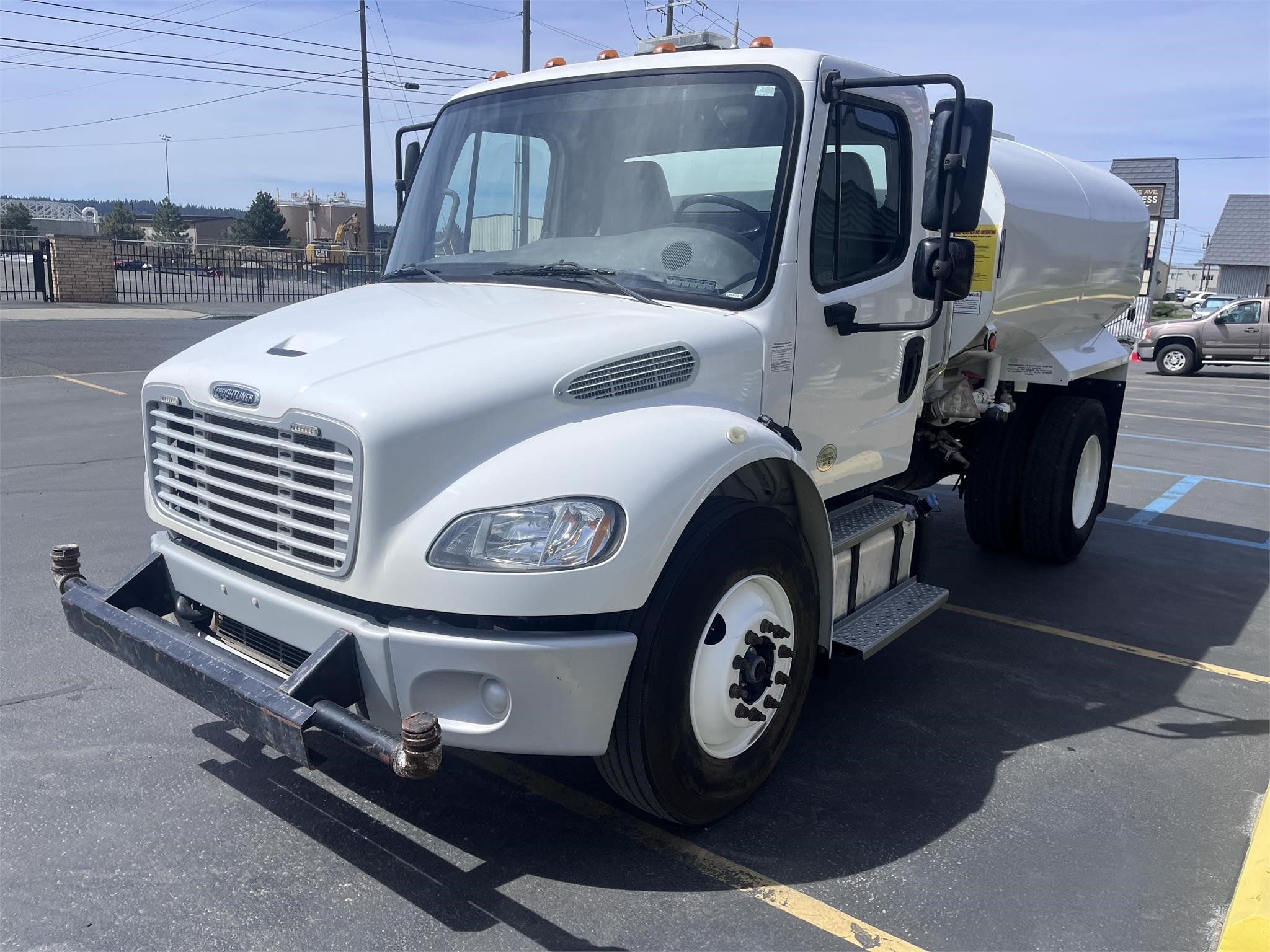 2019 FREIGHTLINER BUSINESS CLASS M2 106 - image 3 of 6