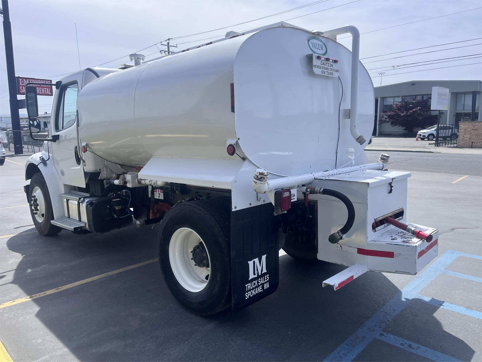 2019 FREIGHTLINER BUSINESS CLASS M2 106 - image 4 of 6