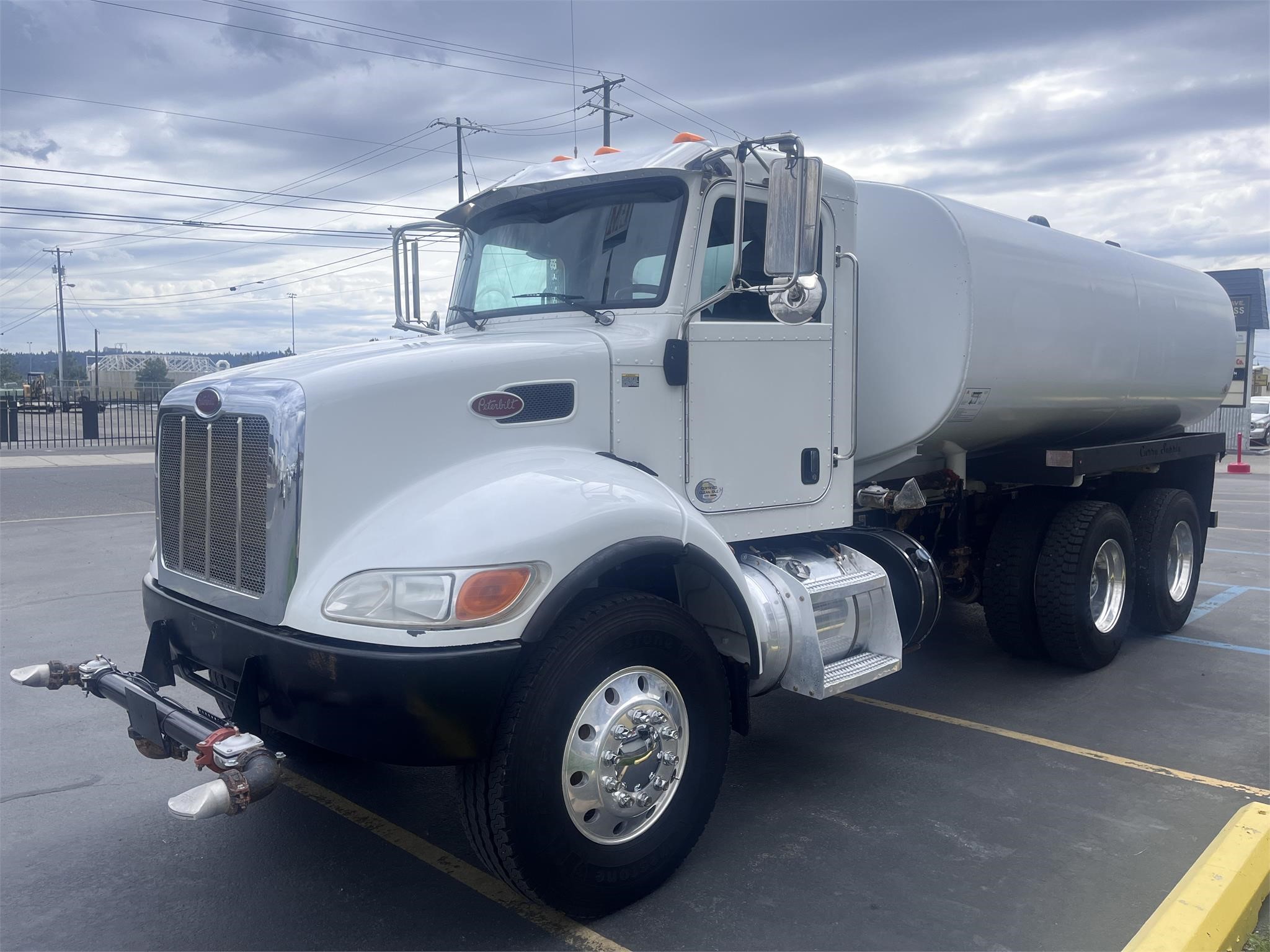 2019 PETERBILT 348 - image 3 of 6