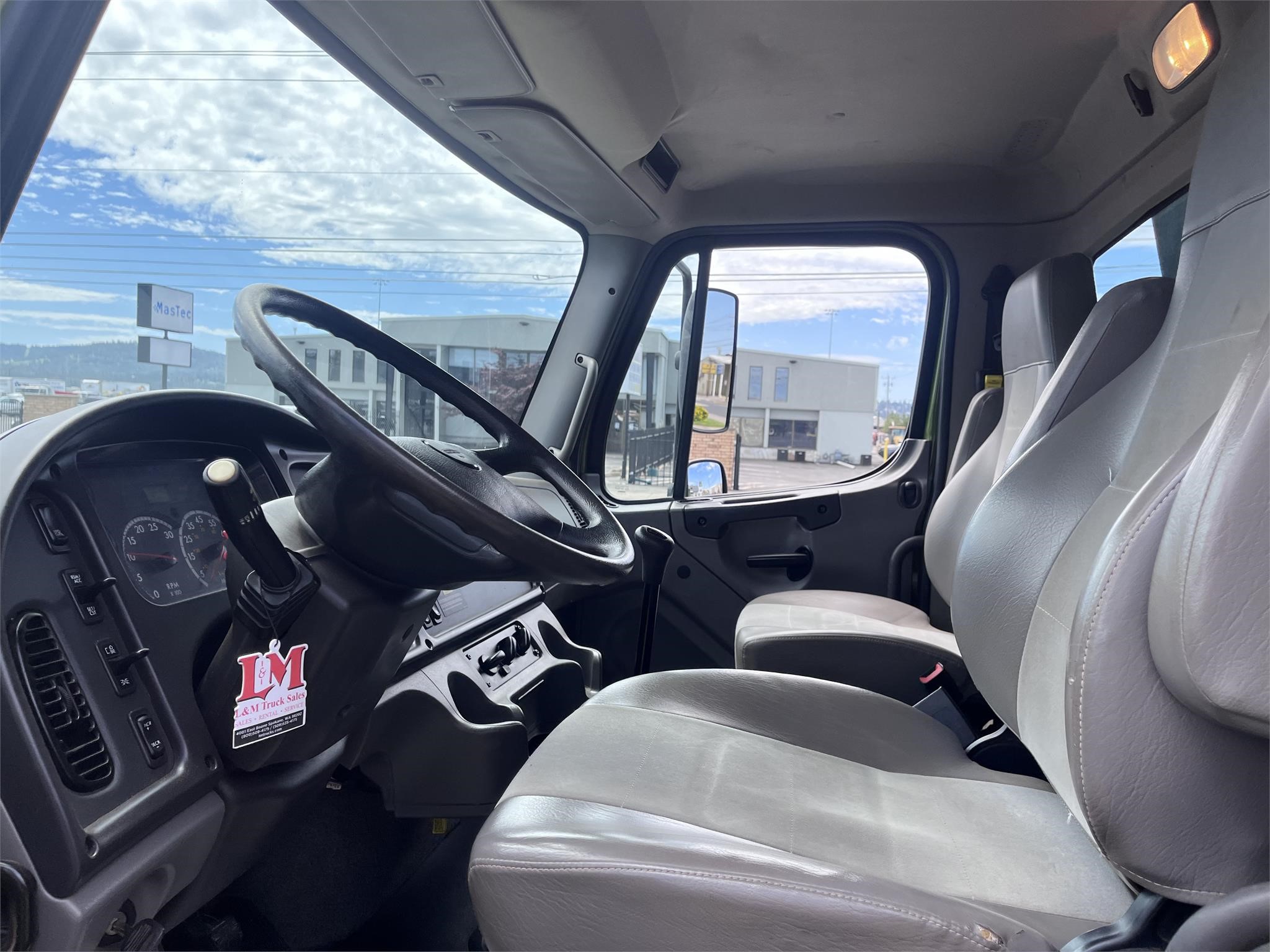 2015 FREIGHTLINER BUSINESS CLASS M2 106 - image 6 of 6
