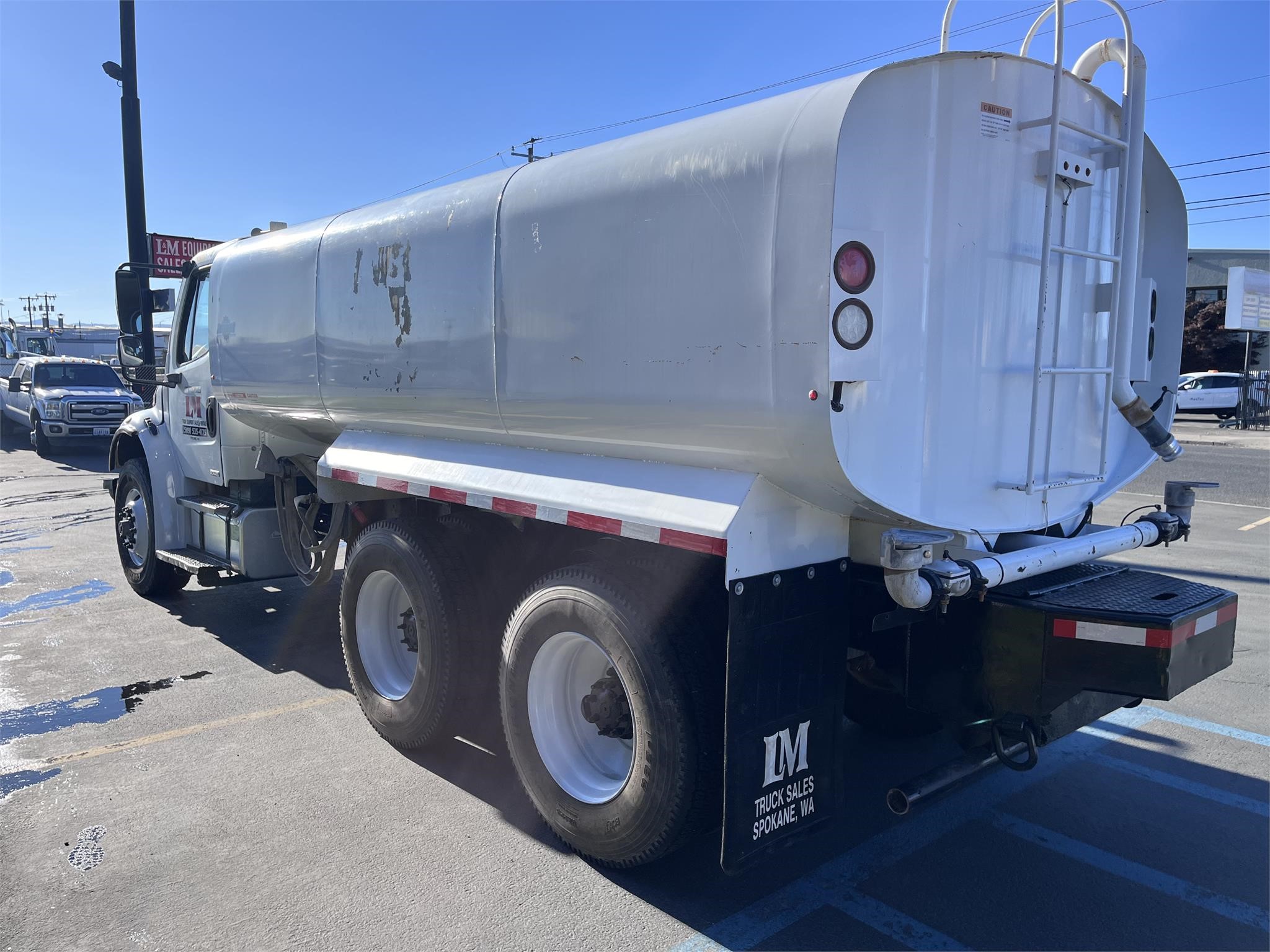 2005 FREIGHTLINER BUSINESS CLASS M2 106 - image 4 of 6