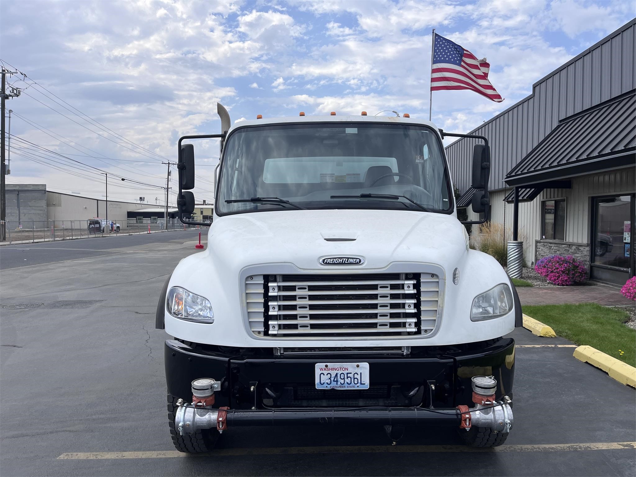2013 FREIGHTLINER BUSINESS CLASS M2 106 - image 3 of 6