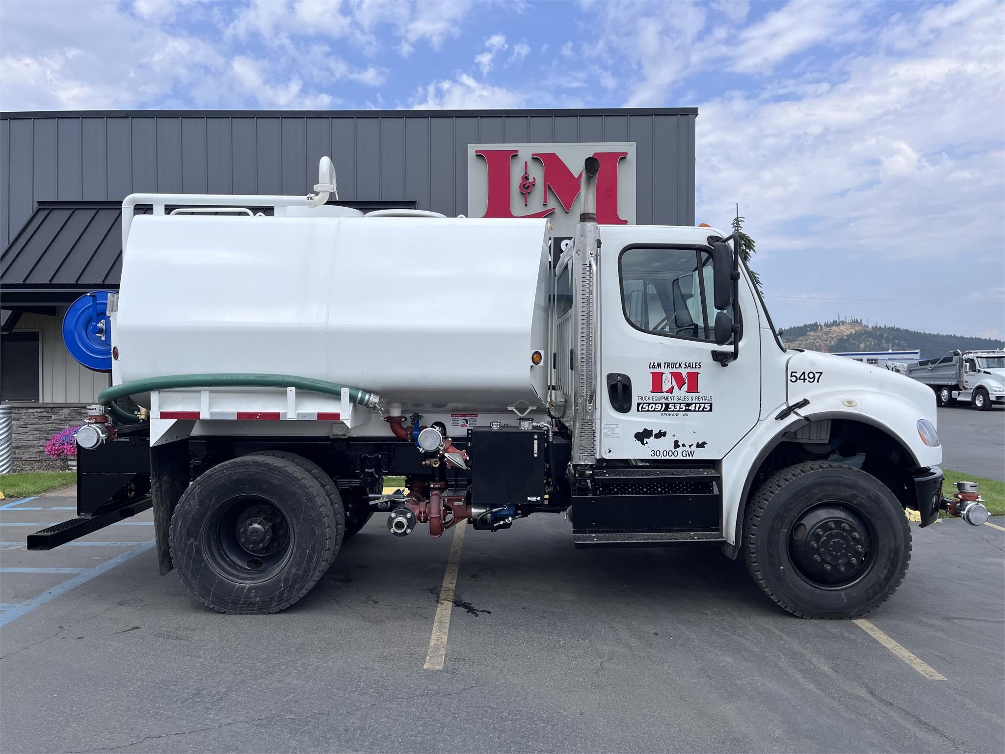 2013 FREIGHTLINER BUSINESS CLASS M2 106 - image 1 of 6