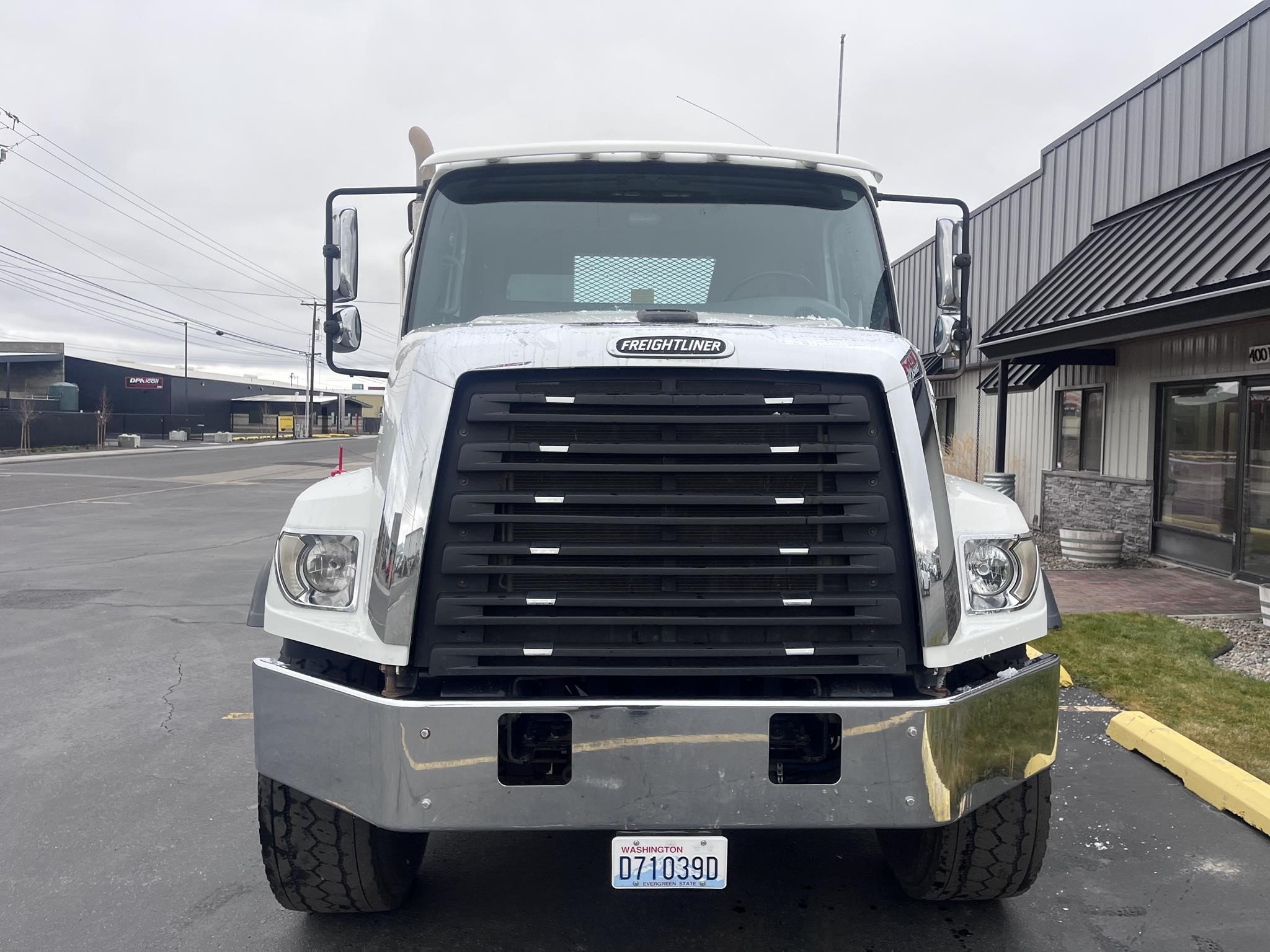 2014 FREIGHTLINER 108SD - image 3 of 6