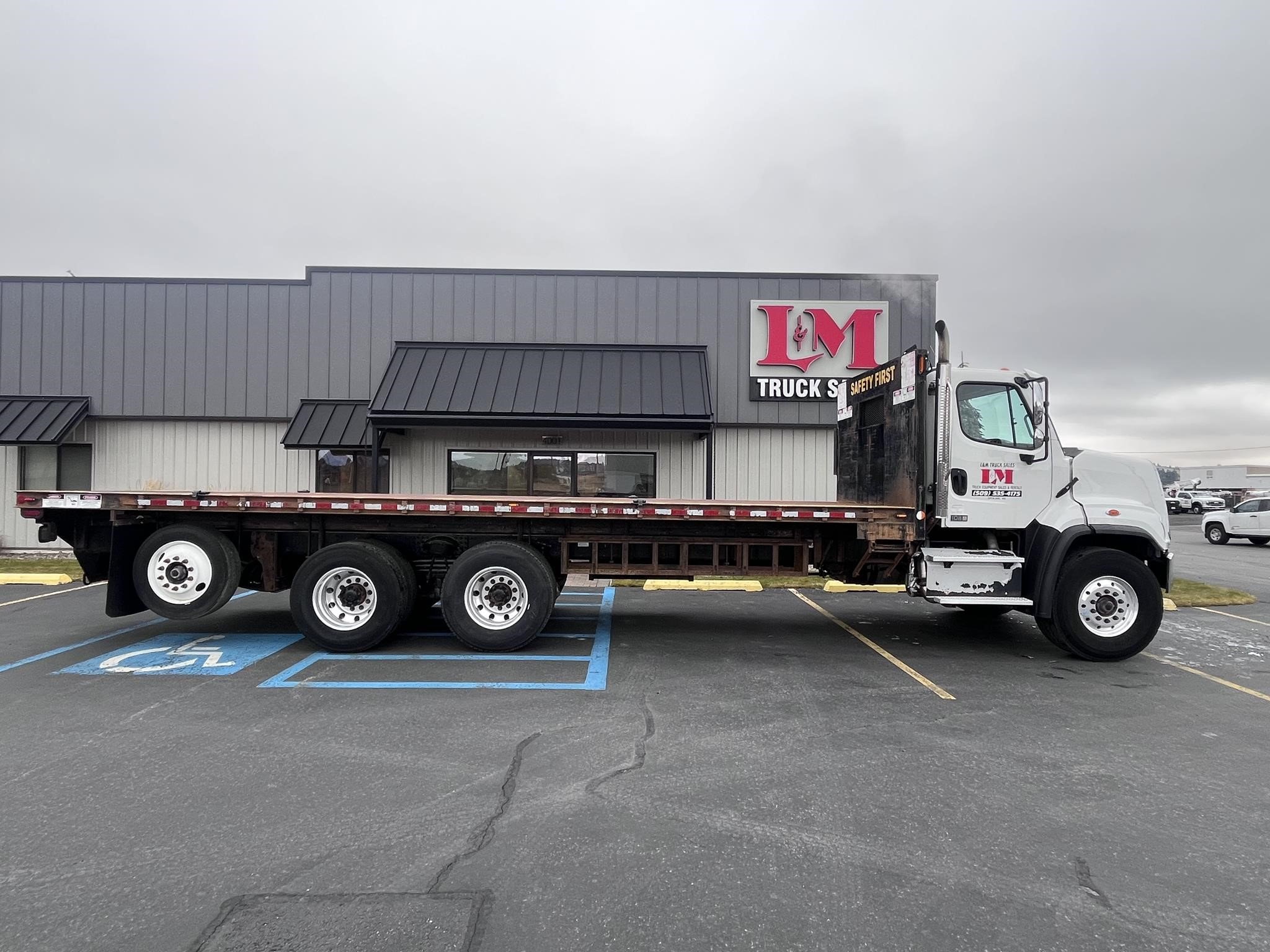2014 FREIGHTLINER 108SD - image 2 of 6