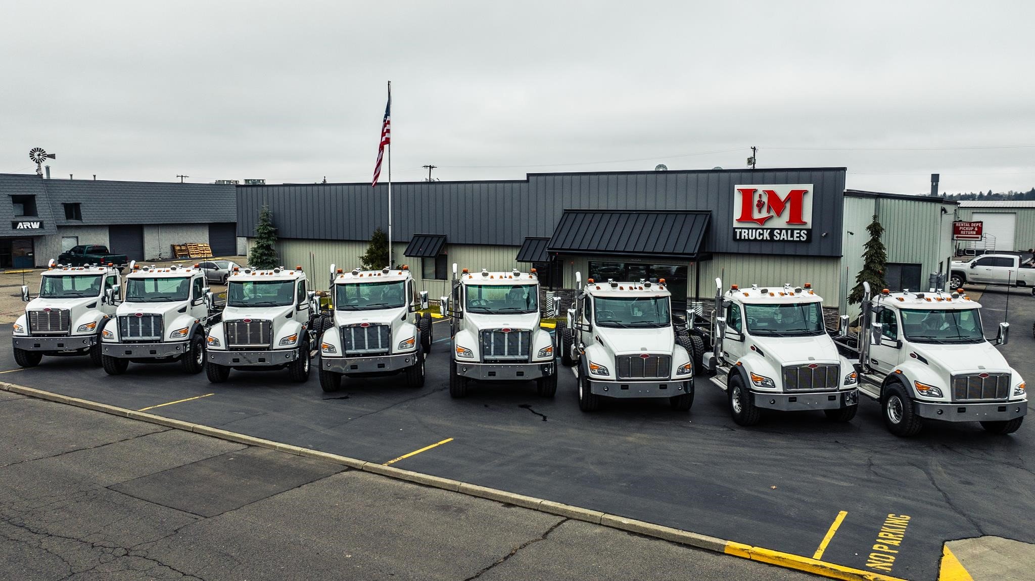 2025 PETERBILT 548 - image 3 of 6