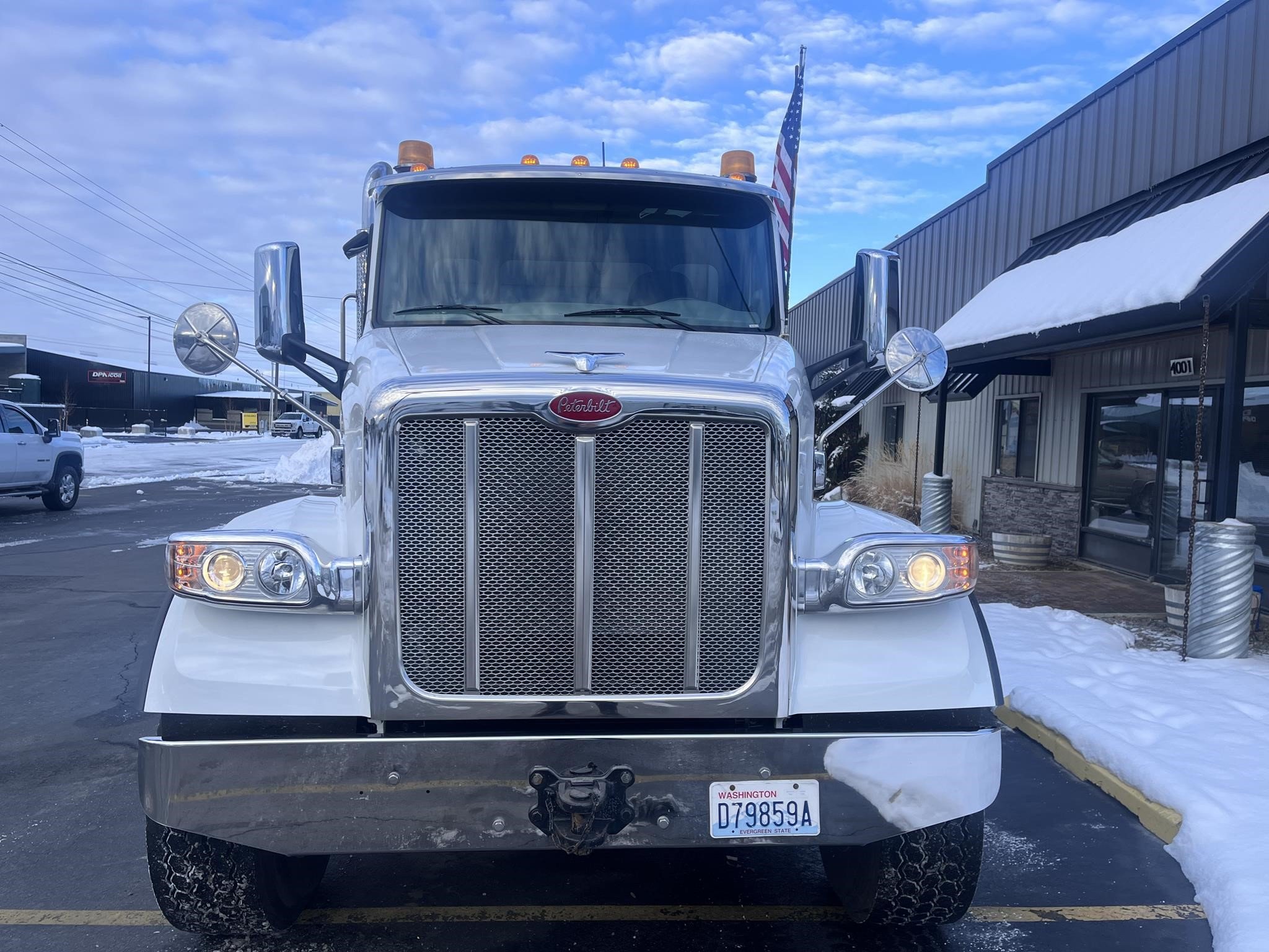 2020 PETERBILT 567 - image 3 of 6