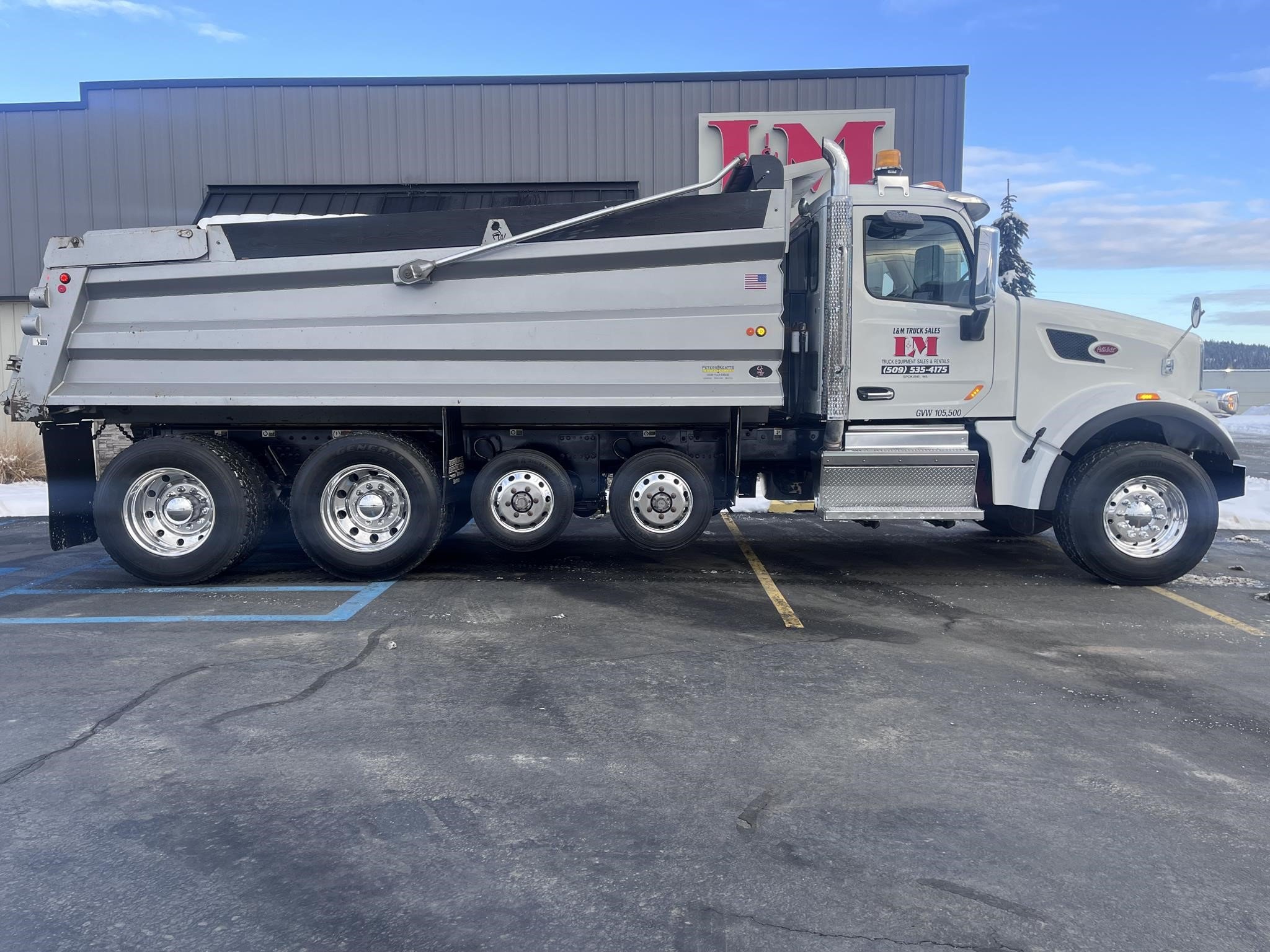 2020 PETERBILT 567 - image 2 of 6