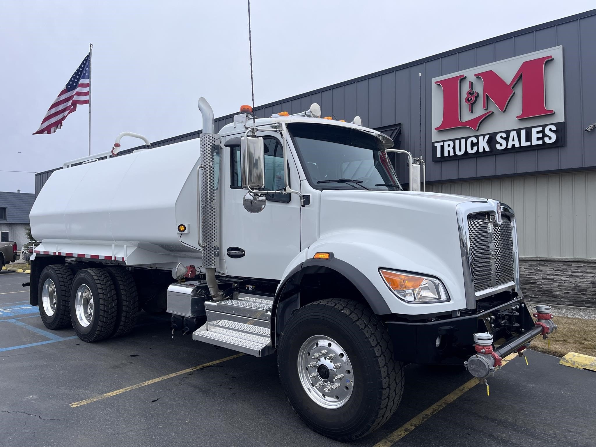 2025 KENWORTH T480 - image 1 of 6
