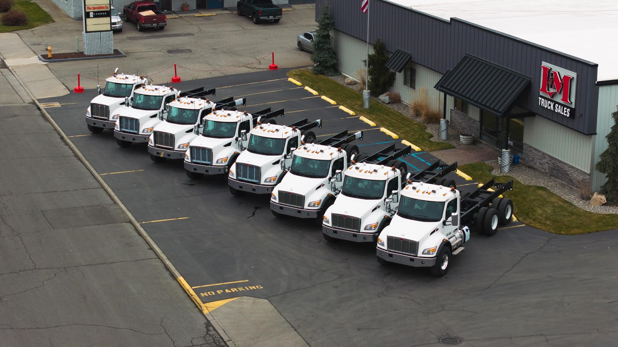 2025 PETERBILT 548 - image 1 of 6