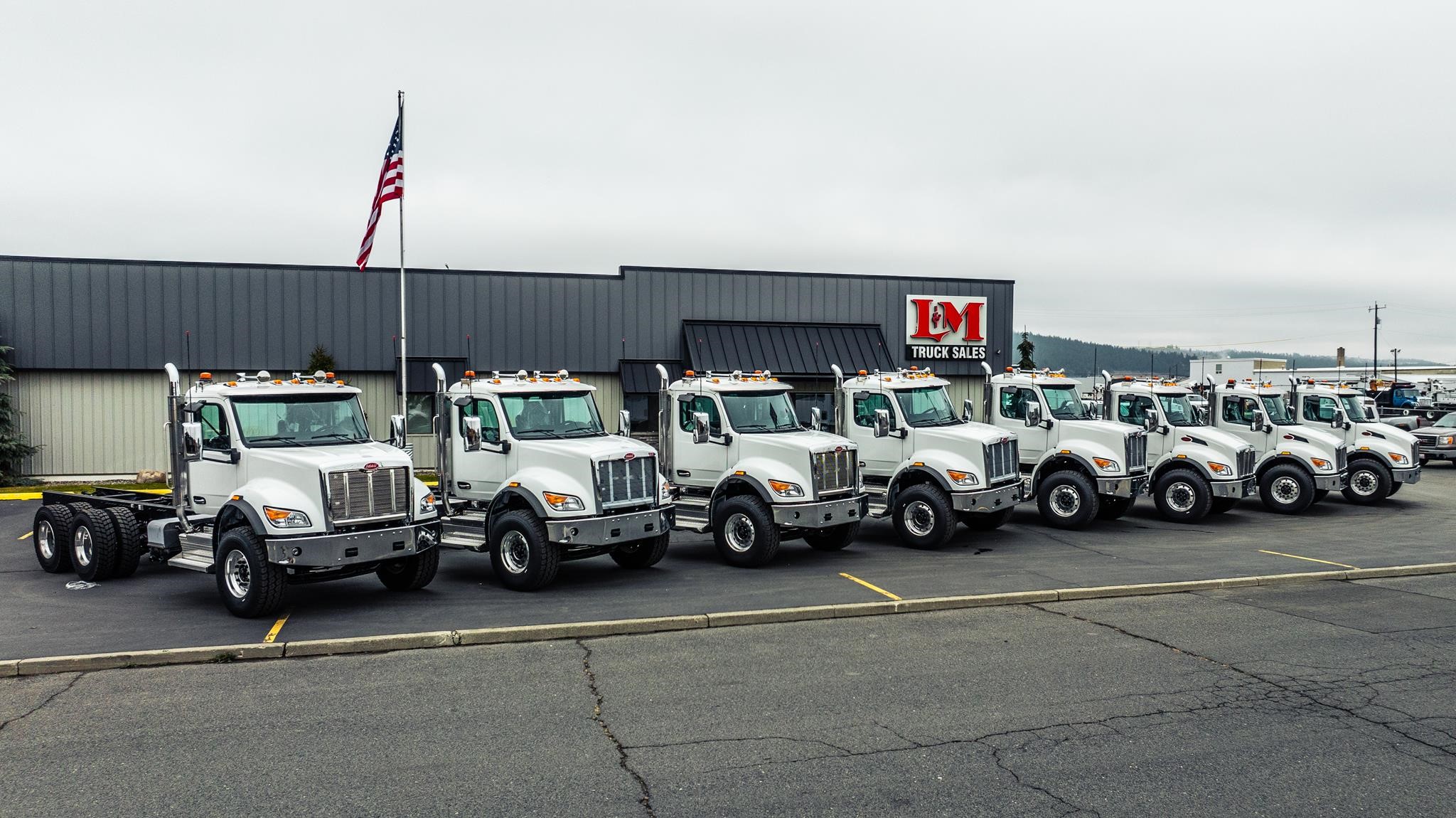 2025 PETERBILT 548 - image 4 of 6