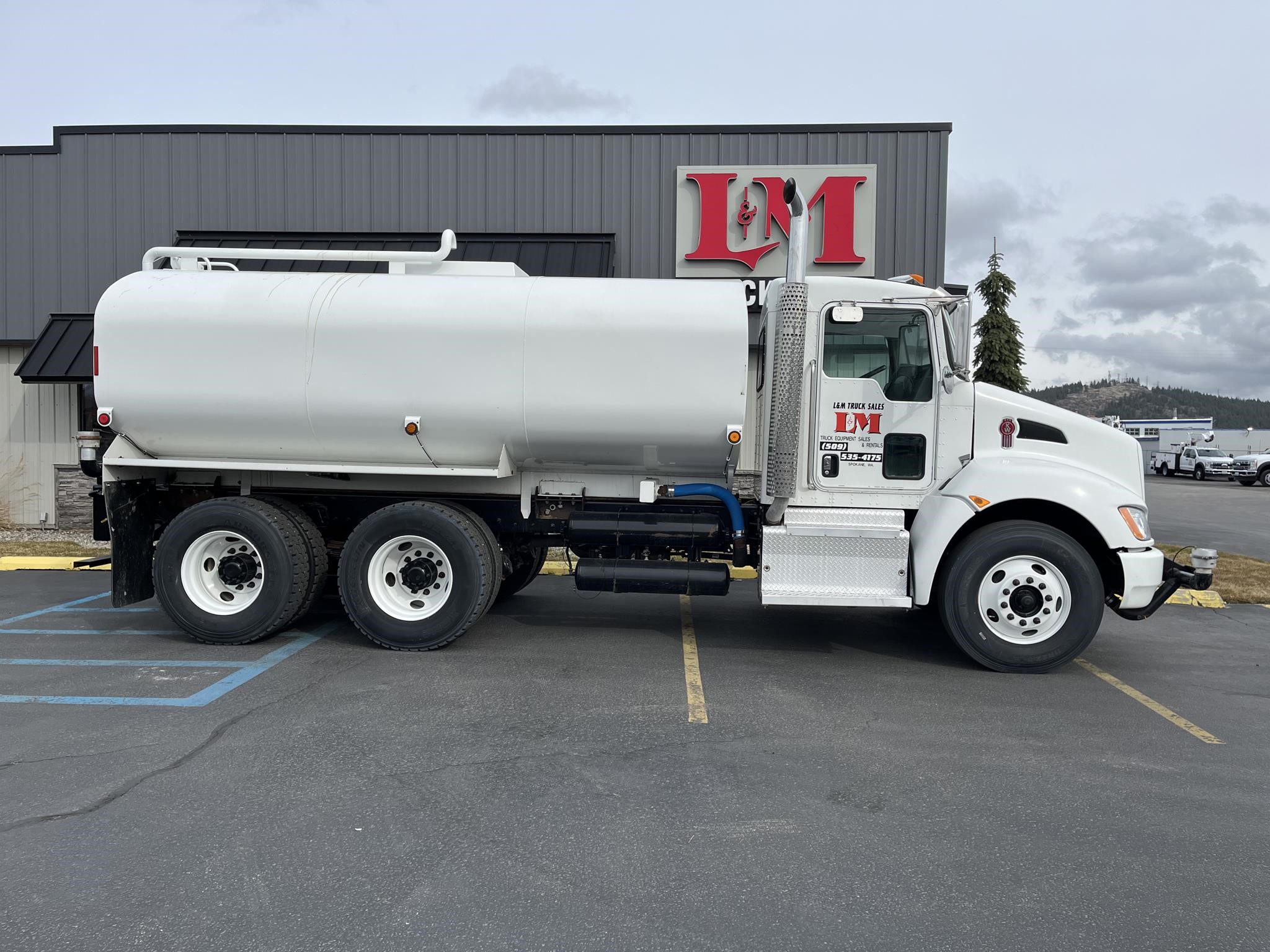 2012 KENWORTH T370 - image 2 of 6