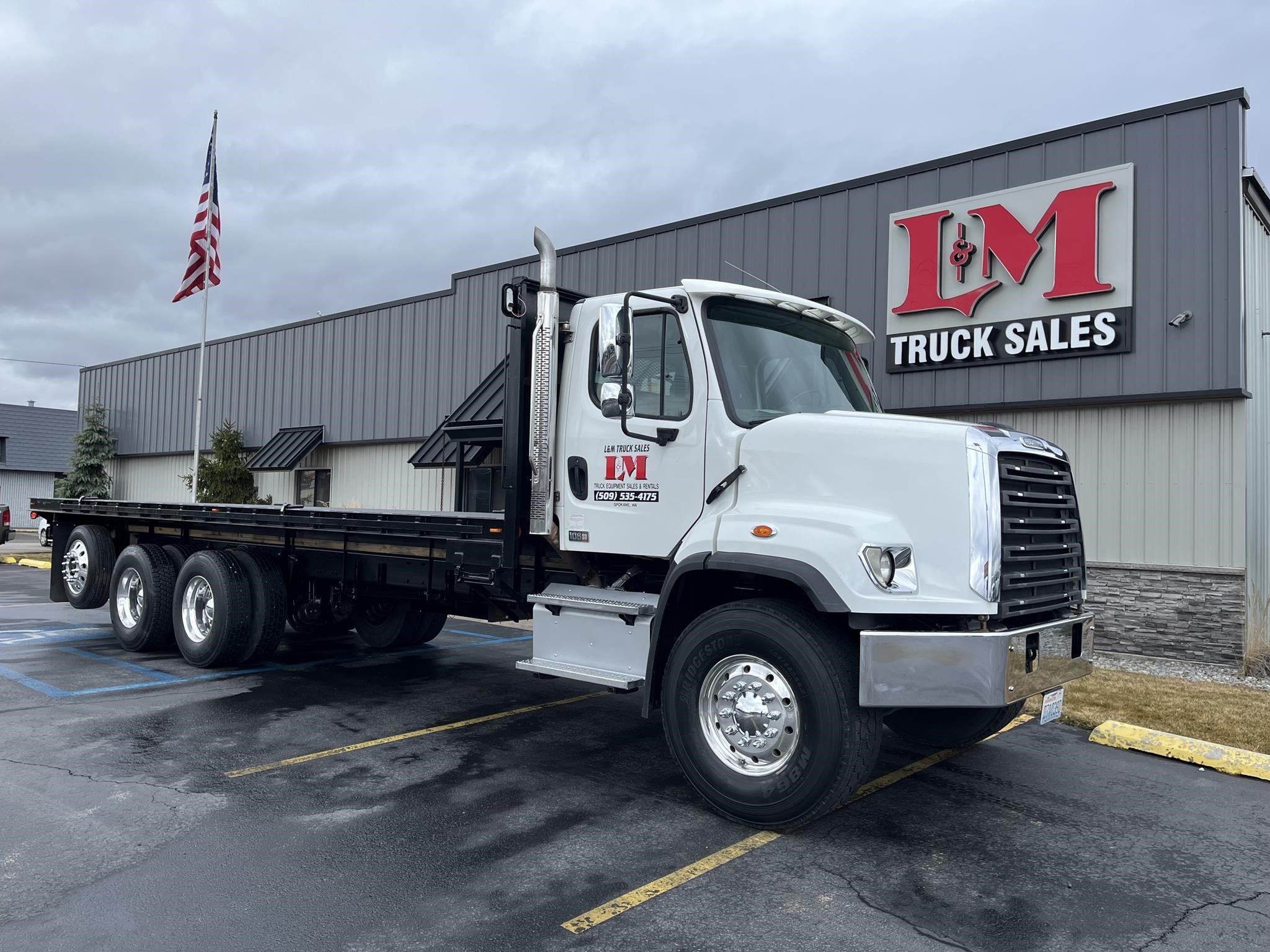 2014 FREIGHTLINER 108SD - image 1 of 6