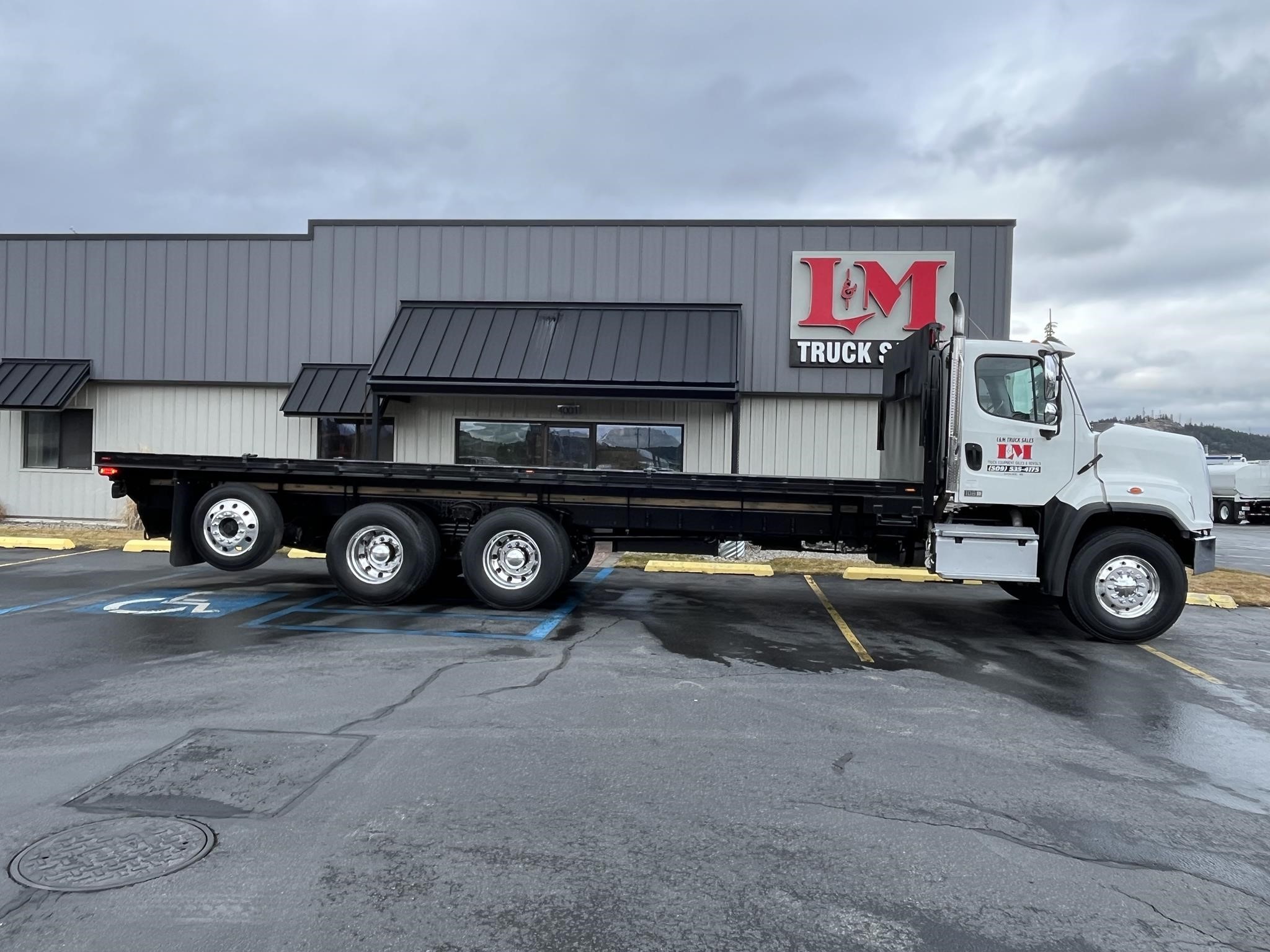 2014 FREIGHTLINER 108SD - image 2 of 6