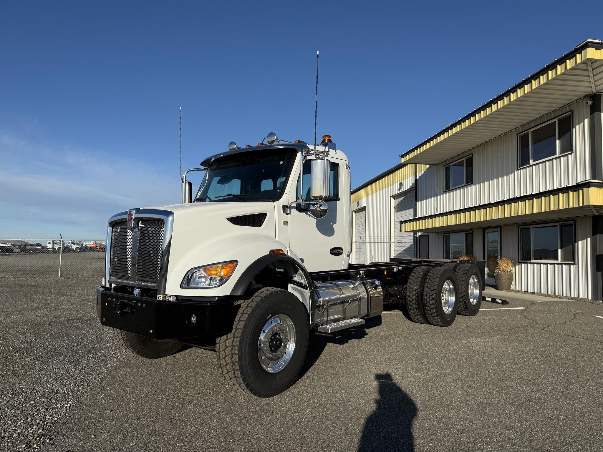 2025 KENWORTH T480 - image 1 of 6