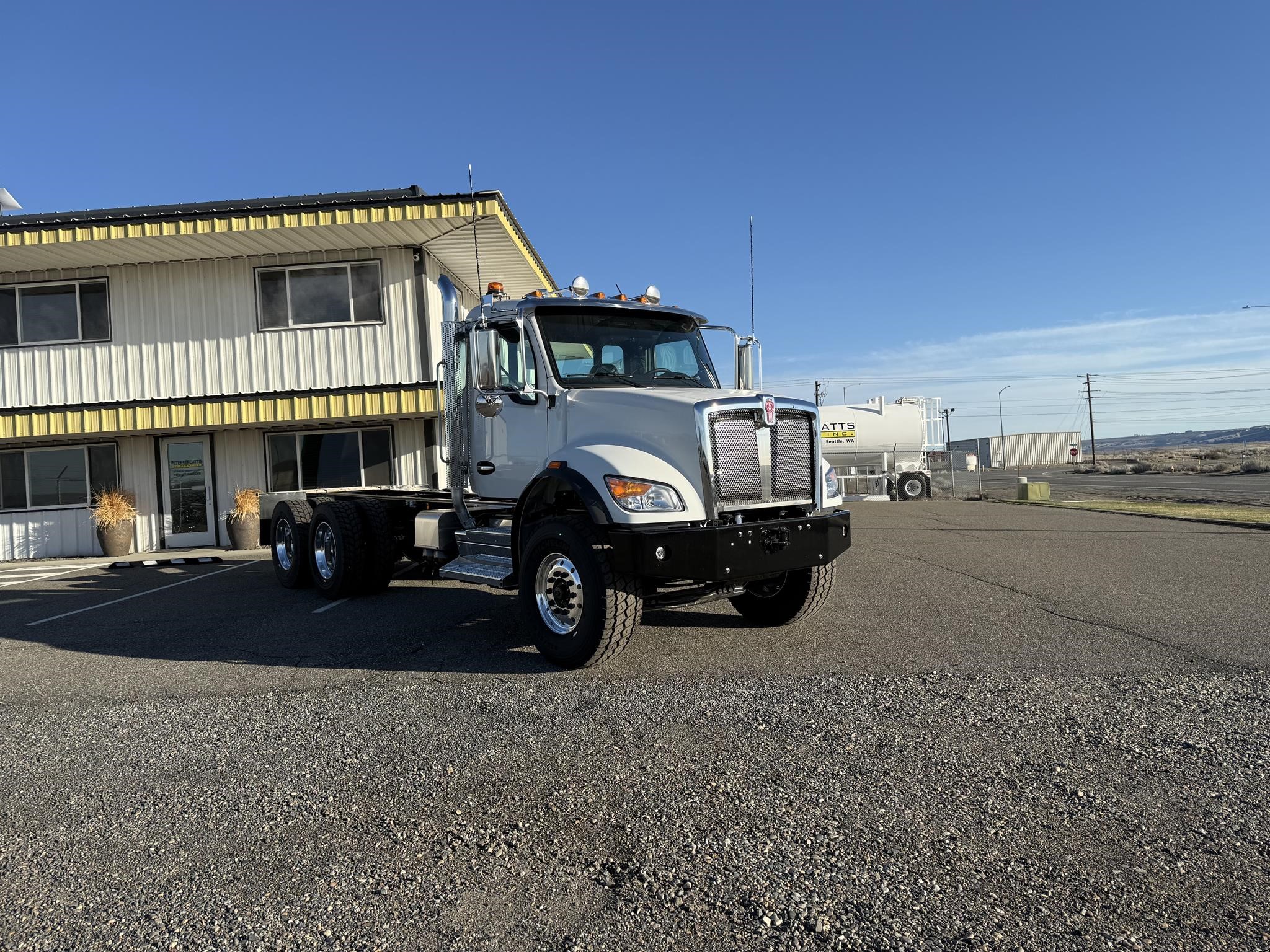2025 KENWORTH T480 - image 3 of 6