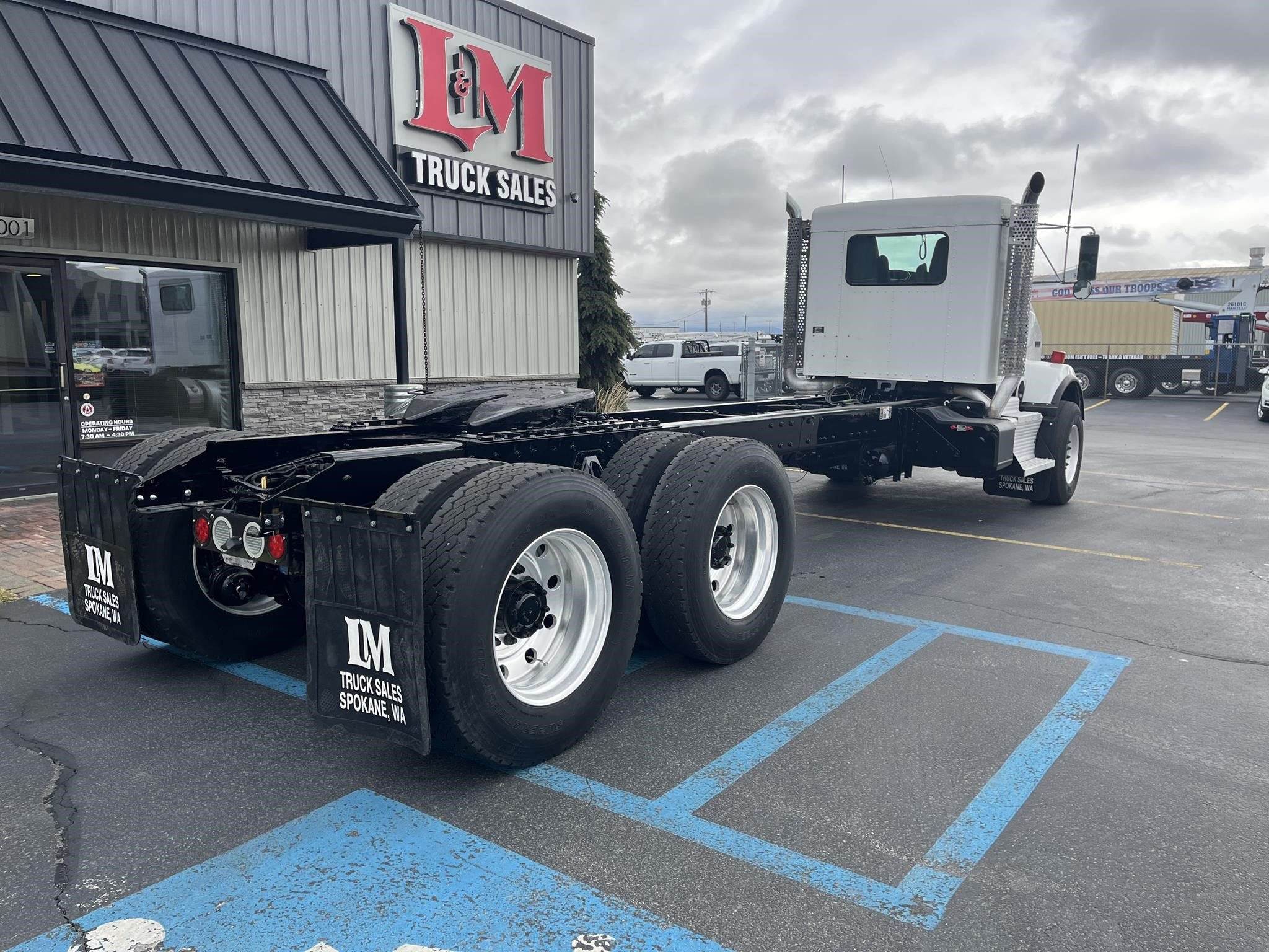 2016 KENWORTH T800 - image 3 of 6