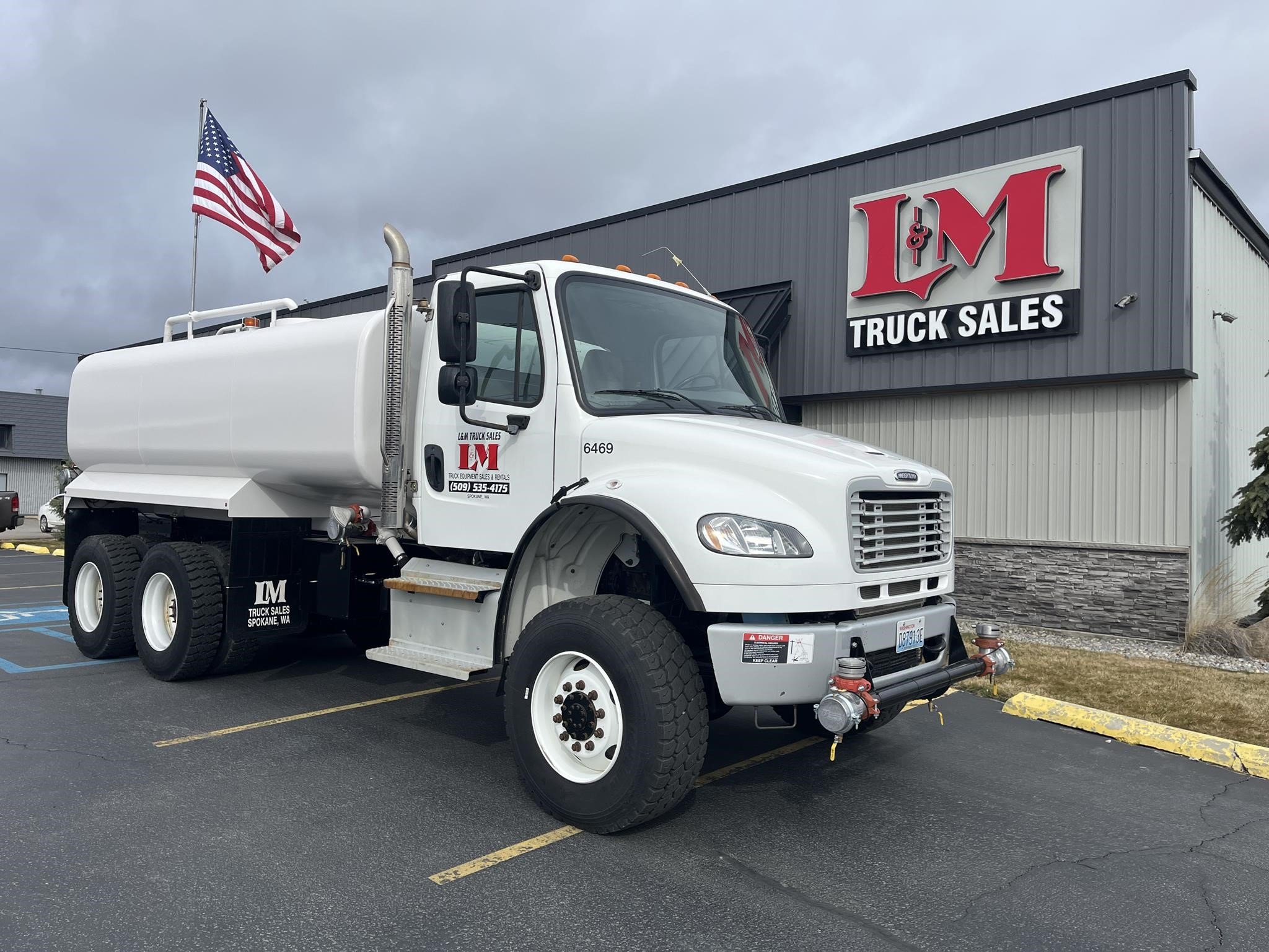2016 FREIGHTLINER BUSINESS CLASS M2 106 - image 1 of 6