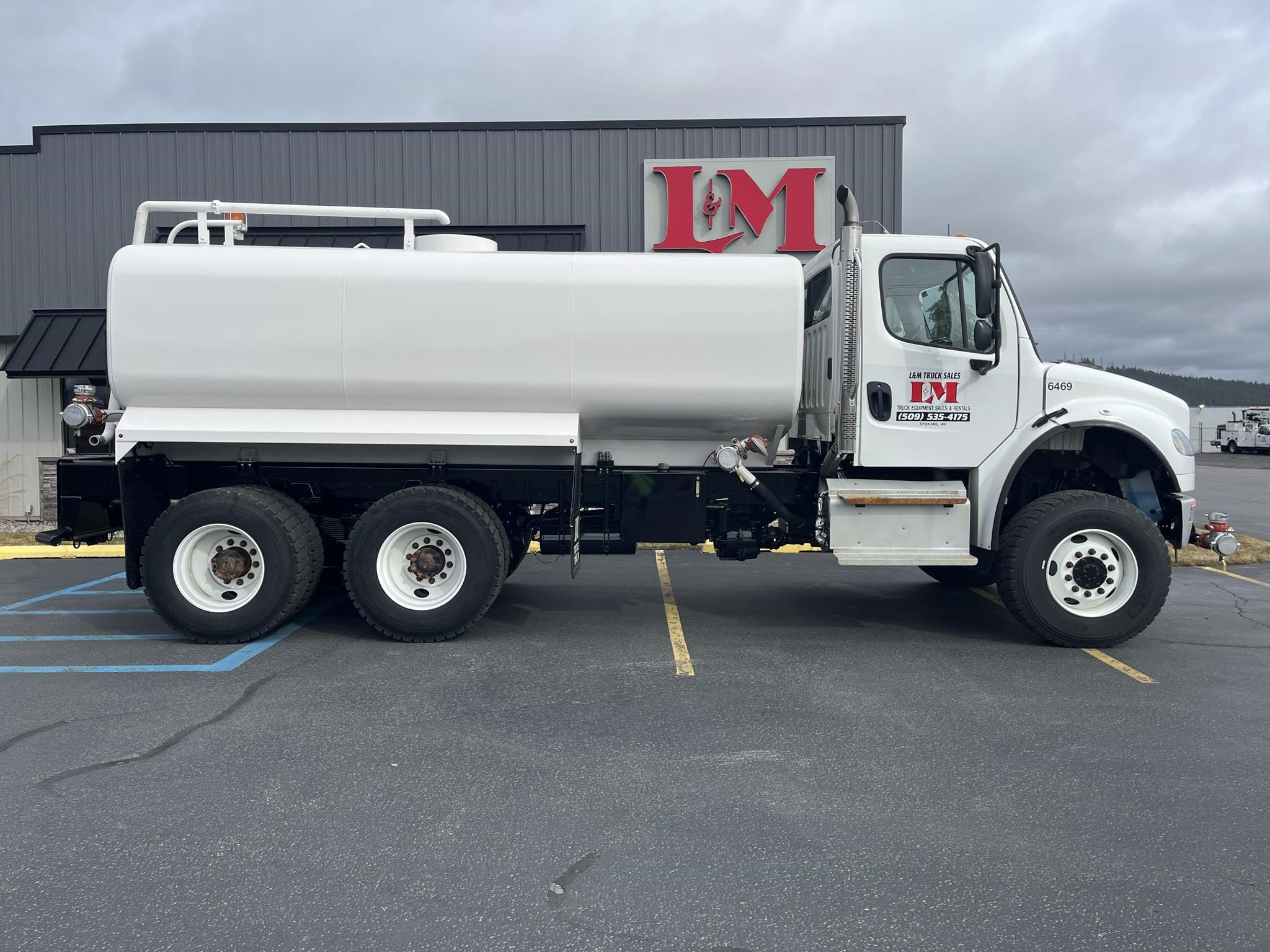 2016 FREIGHTLINER BUSINESS CLASS M2 106 - image 2 of 6