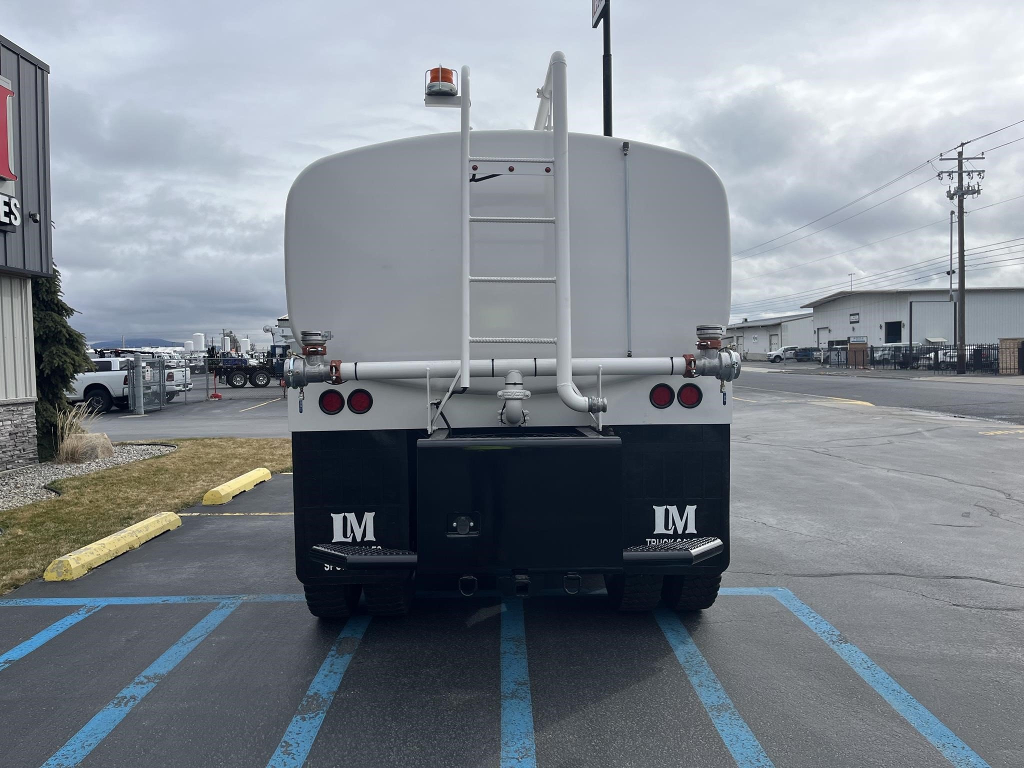 2016 FREIGHTLINER BUSINESS CLASS M2 106 - image 4 of 6