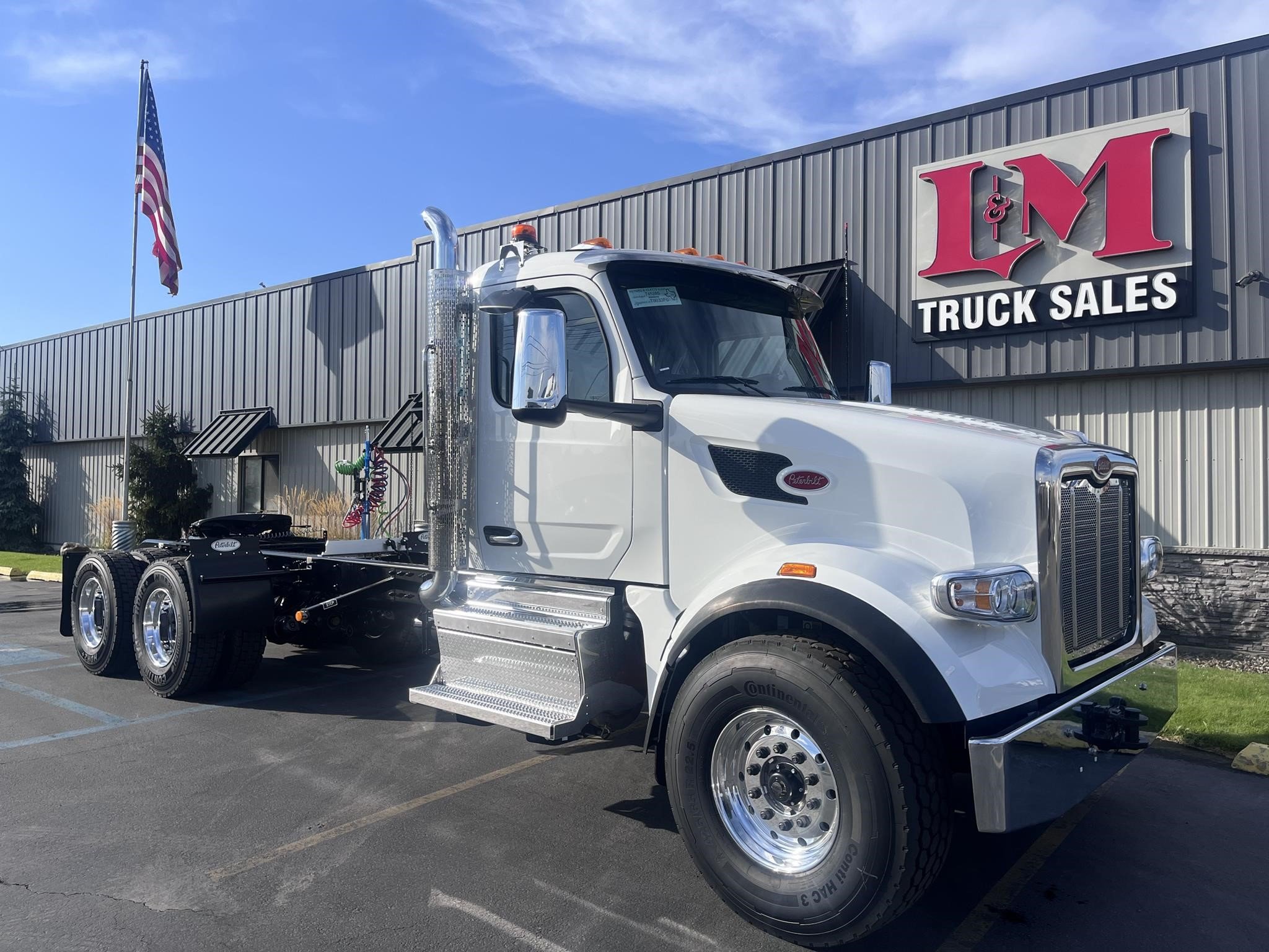 2025 PETERBILT 567 - image 1 of 6